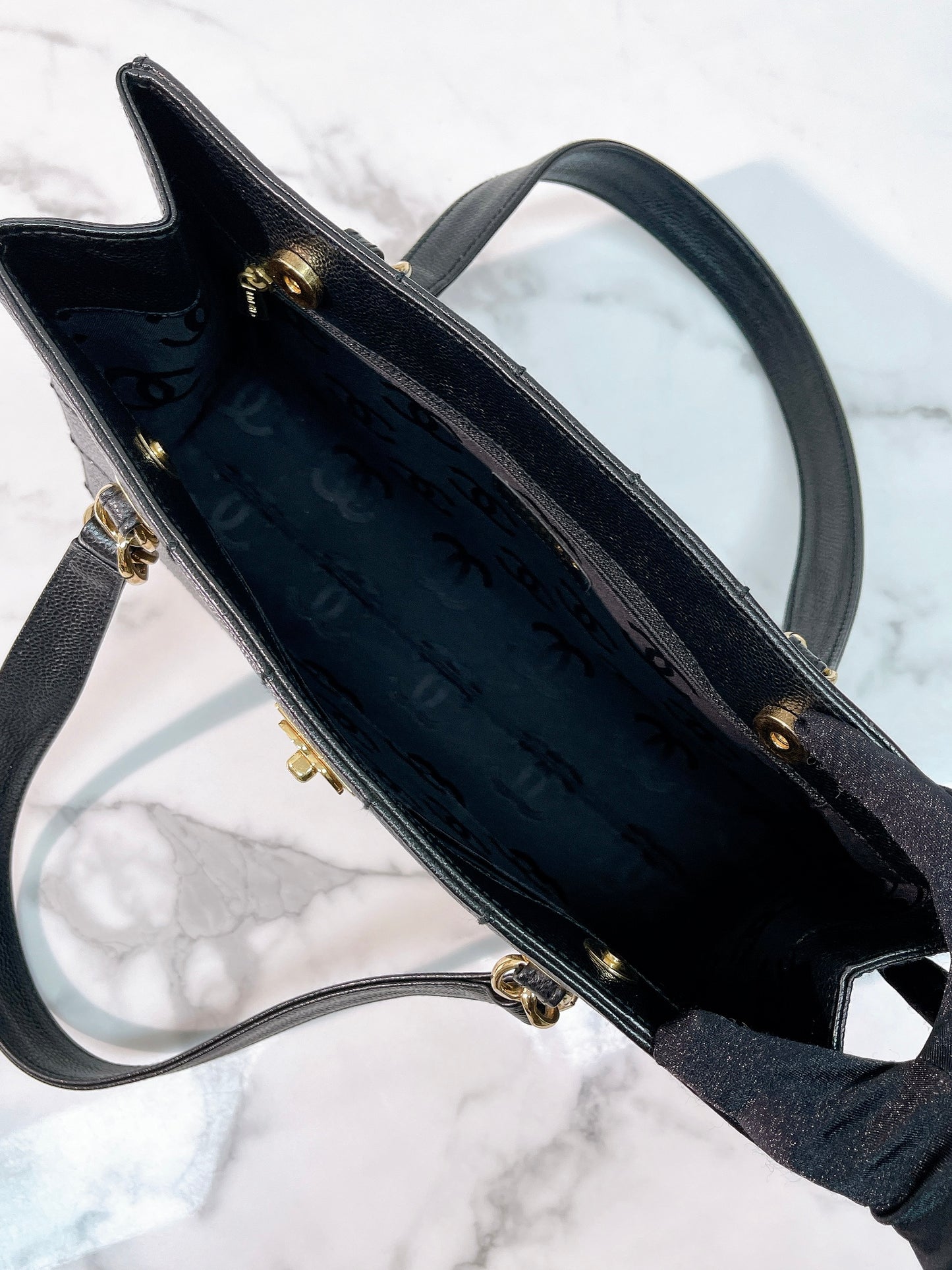 CHANEL VINTAGE TOTE, BLACK/GOLD