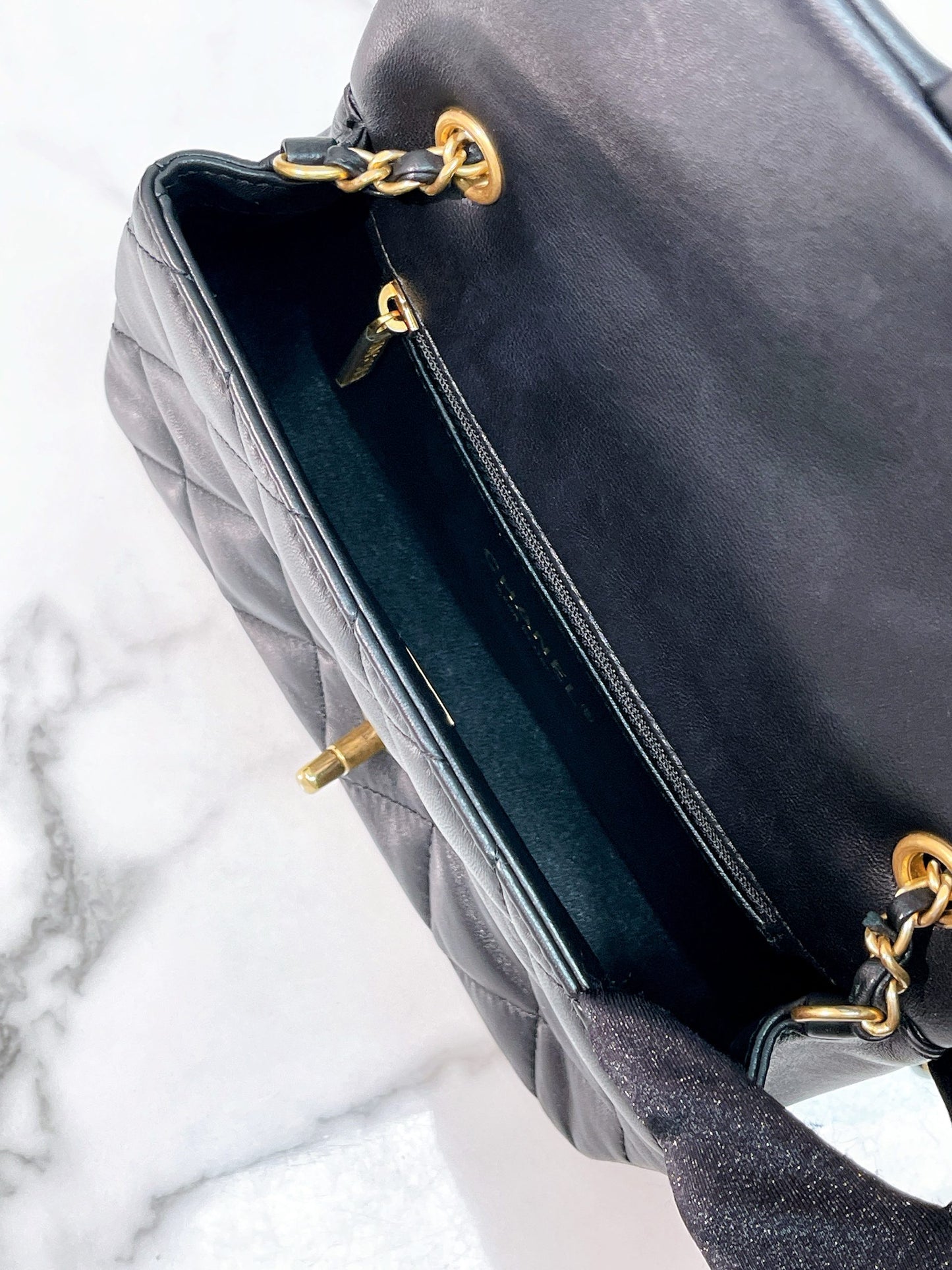 CHANEL 22B MINI FLAP