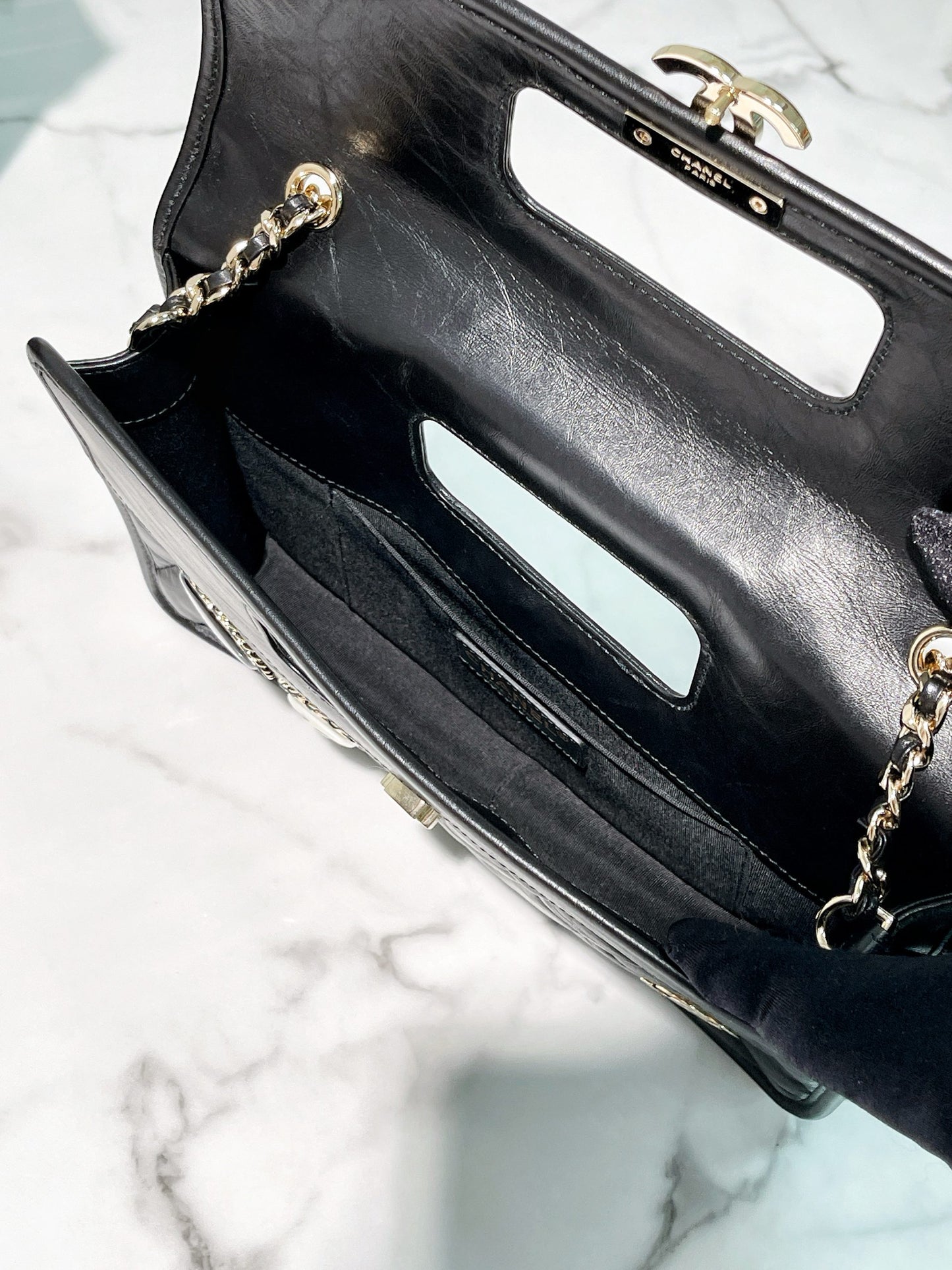 CHANEL CLUTCH WITH CHAIN