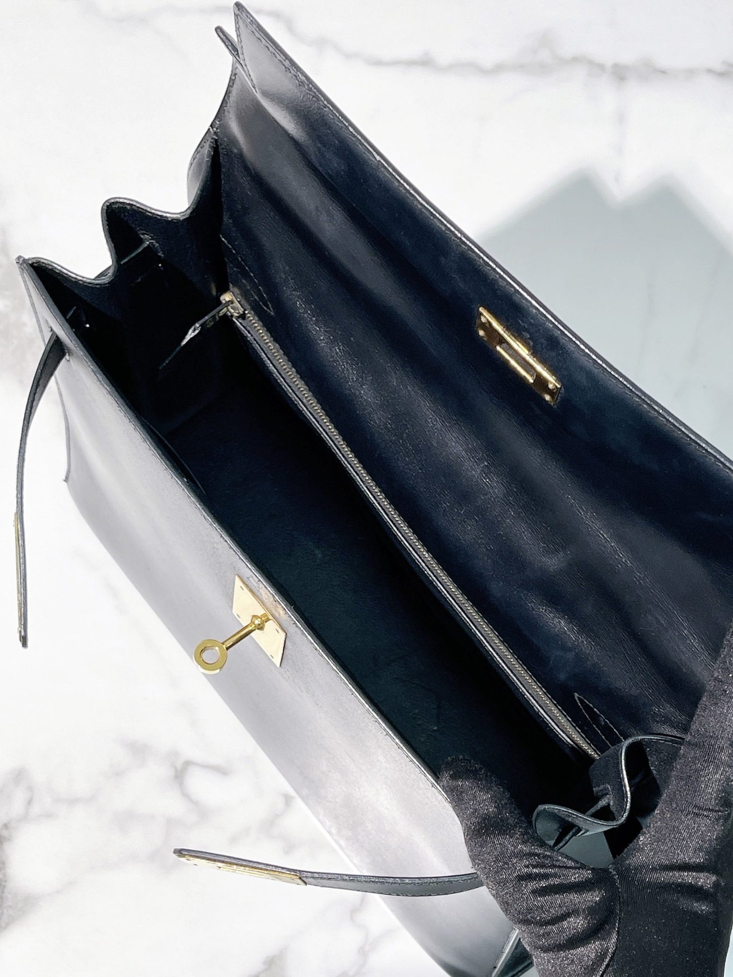 HERMES VINTAGE KELLY 32, NOIR/GOLD