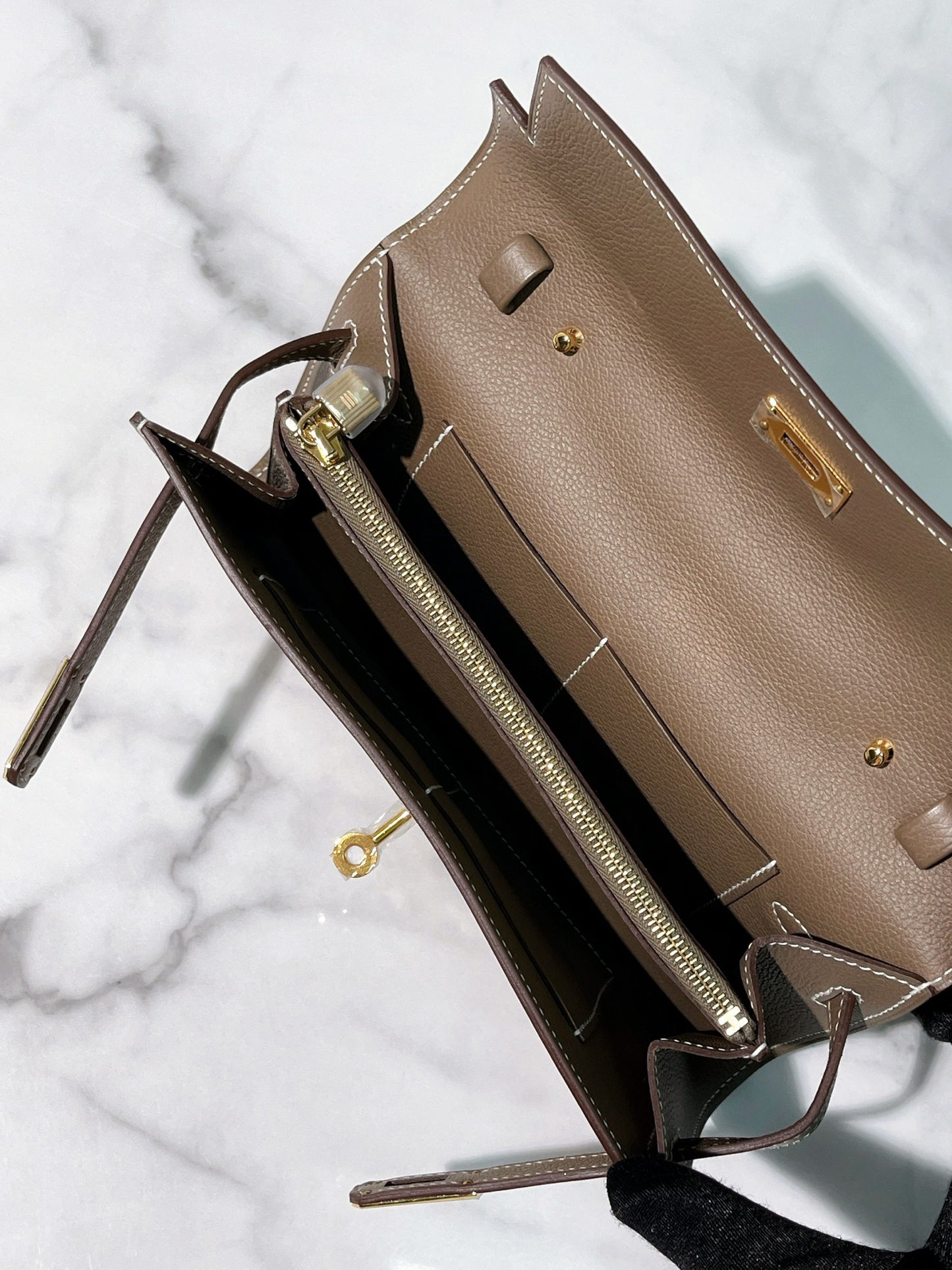 HERMES KELLY TO GO, Etoupe/Gold