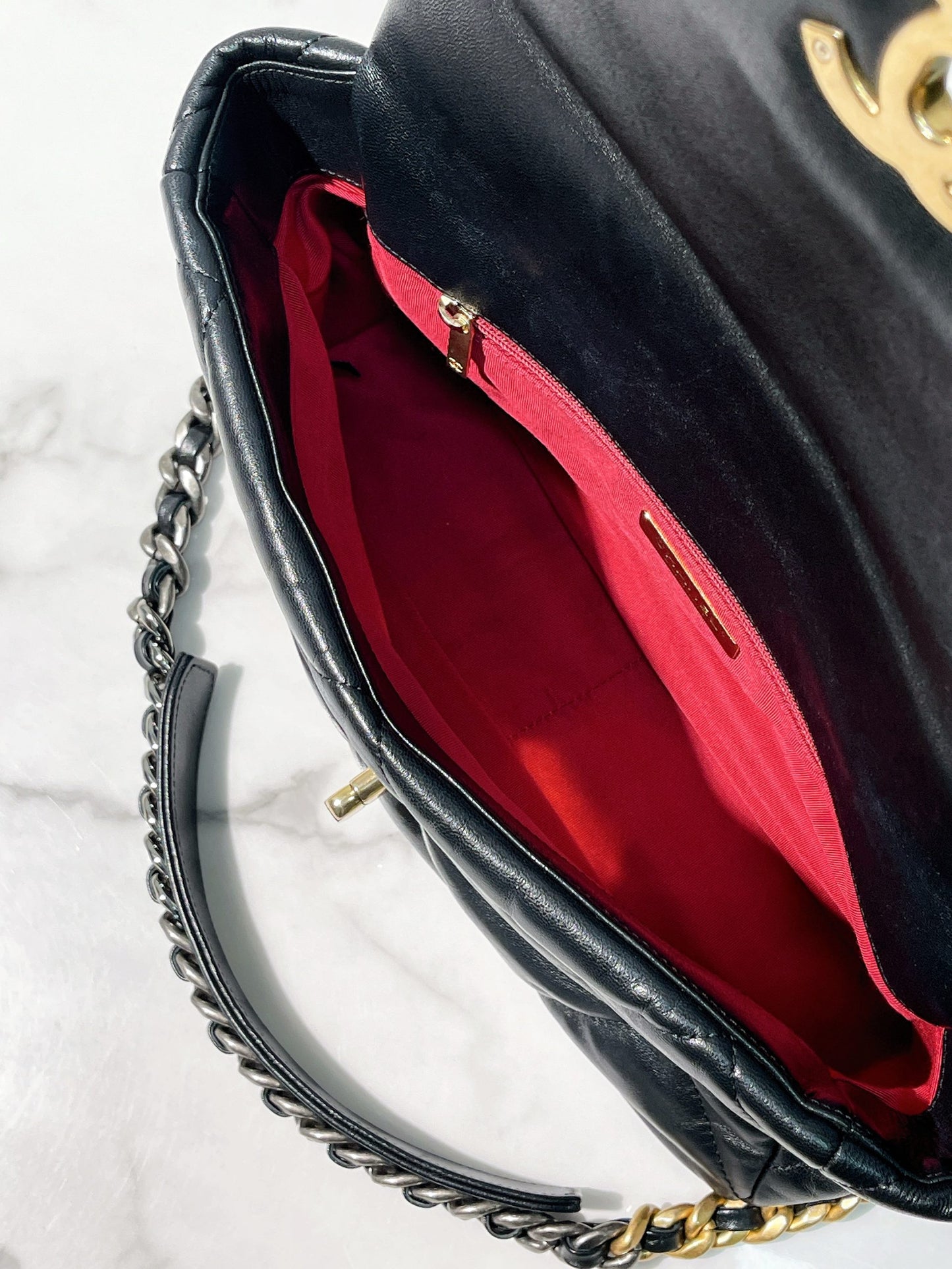 CHANEL 19 BAG, Black/Gold