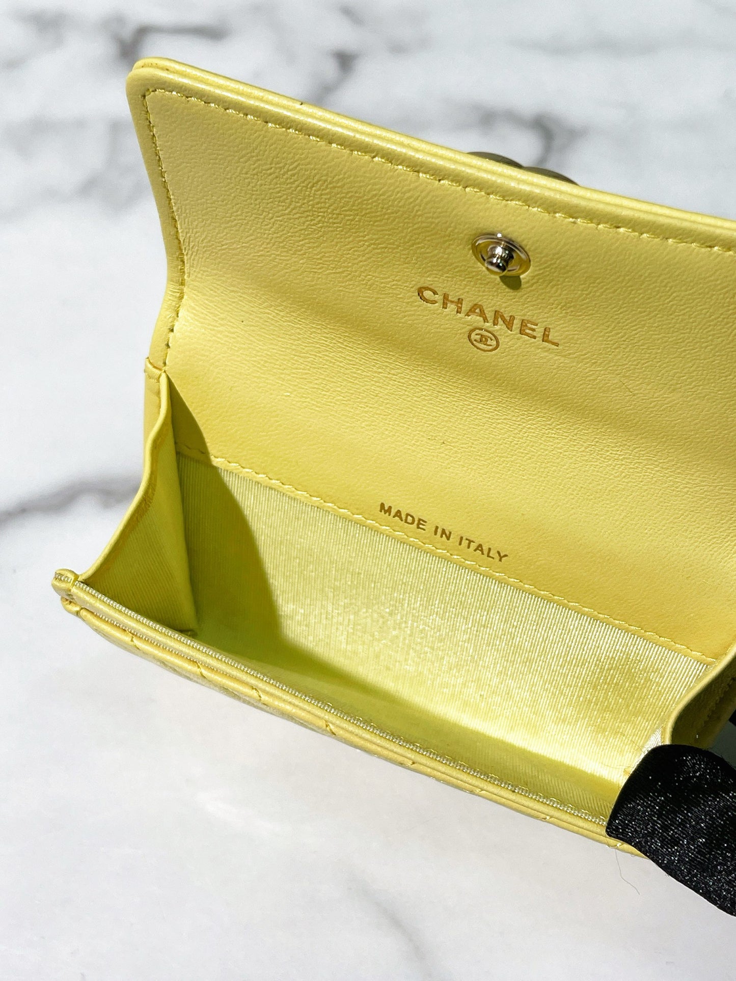 CHANEL CARD HOLDER, Yellow/Gold
