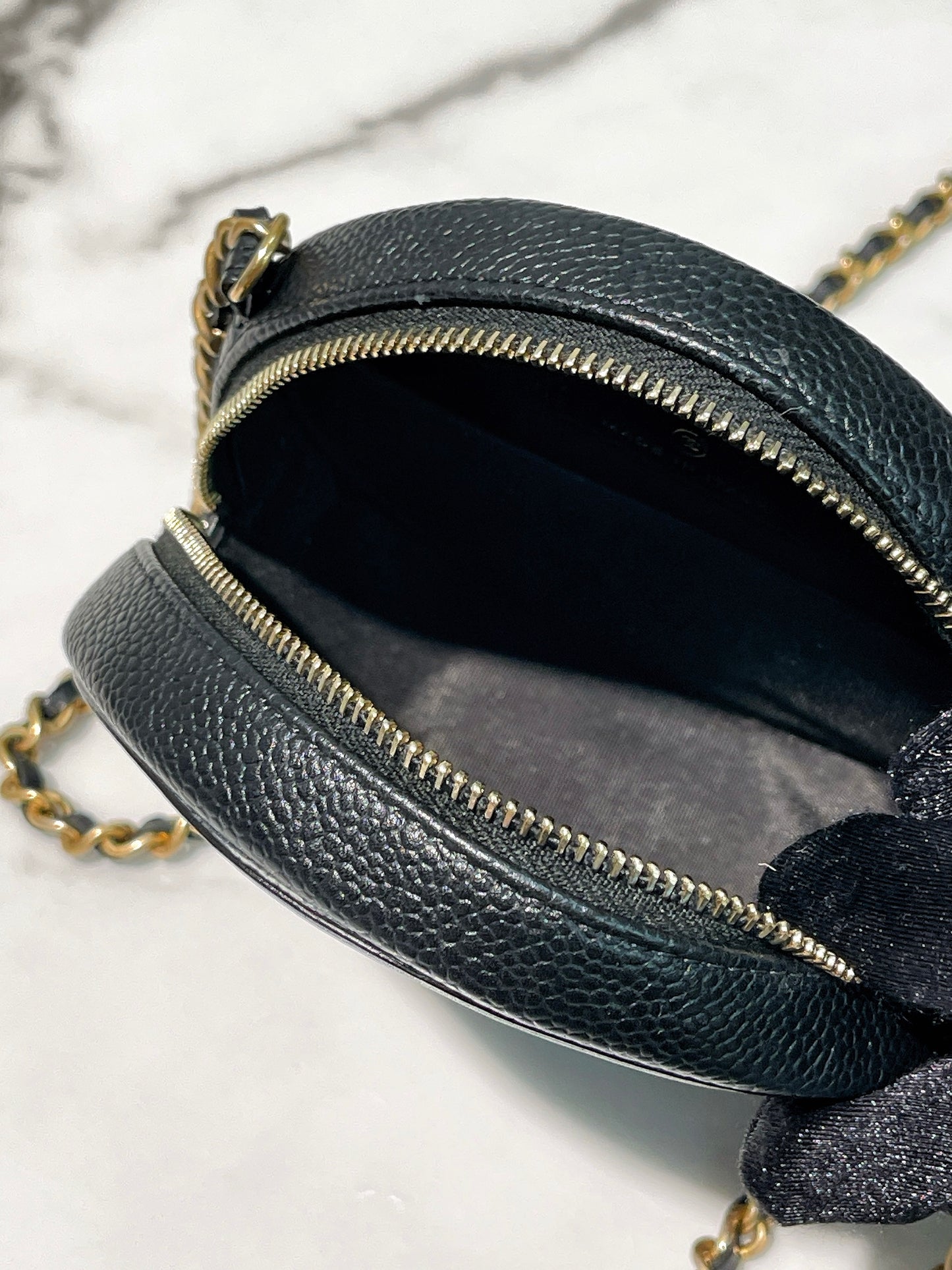 CHANEL FILIGREE ROUND CHAIN BAG, Black/Gold