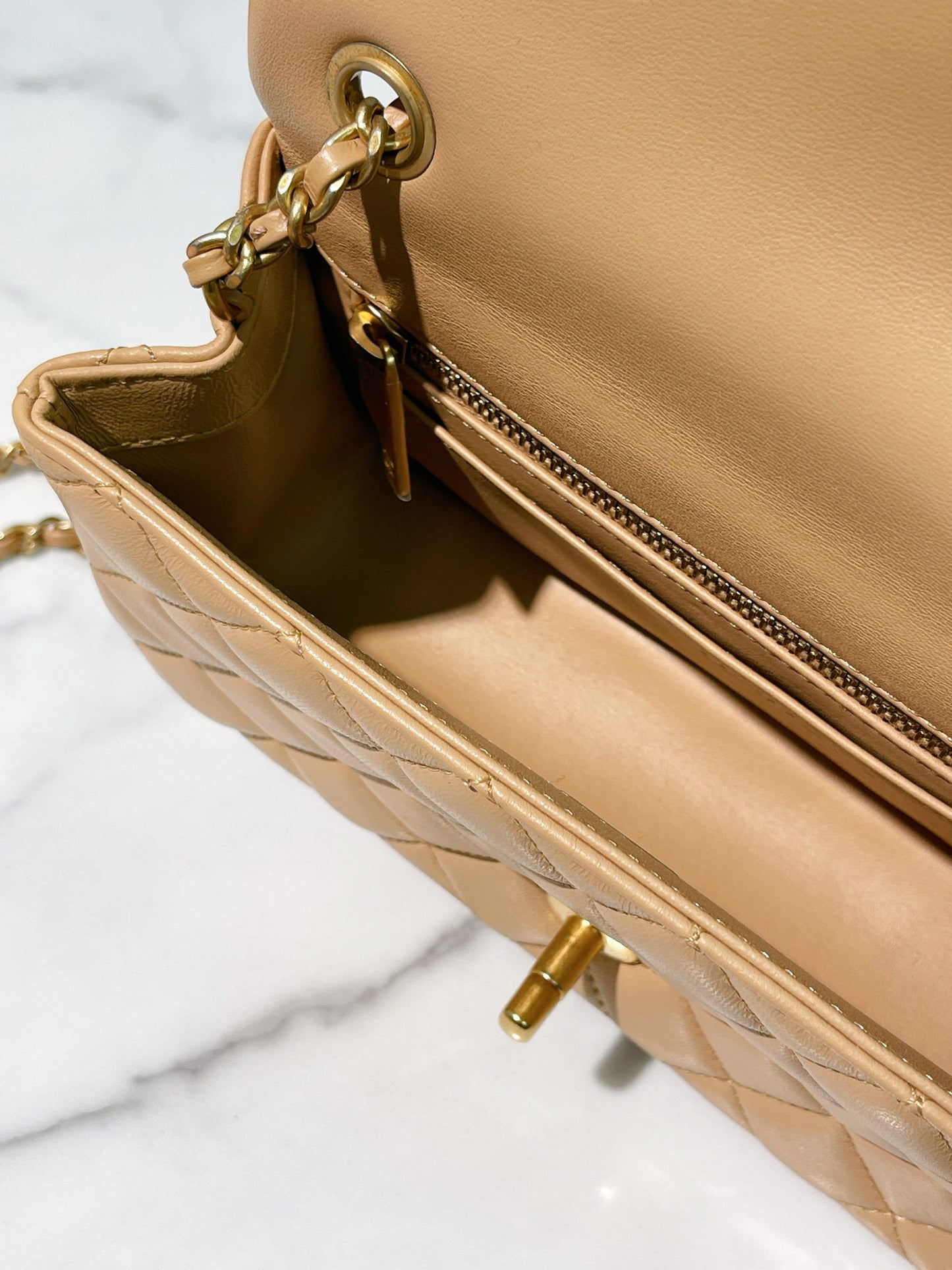 CHANEL PEARL CRUSH MINI FLAP, Beige/Gold