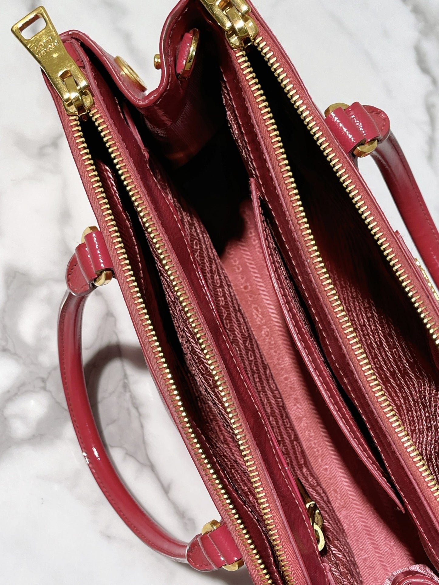 PRADA SAFFIANO, Red/Gold