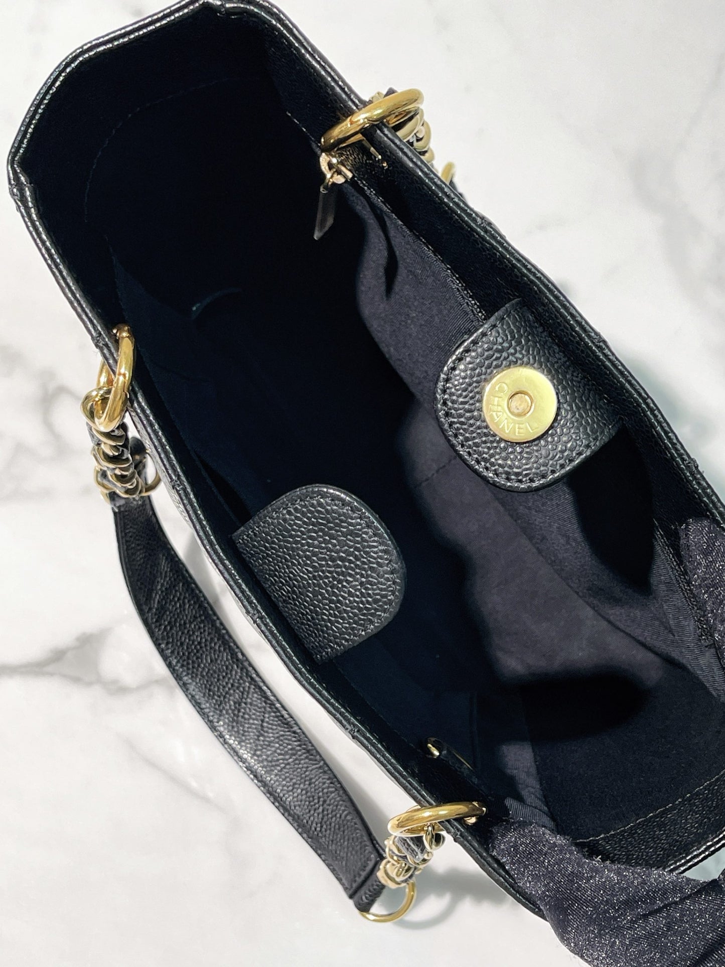 CHANEL PETITE SHOPPING TOTE, Black/Gold