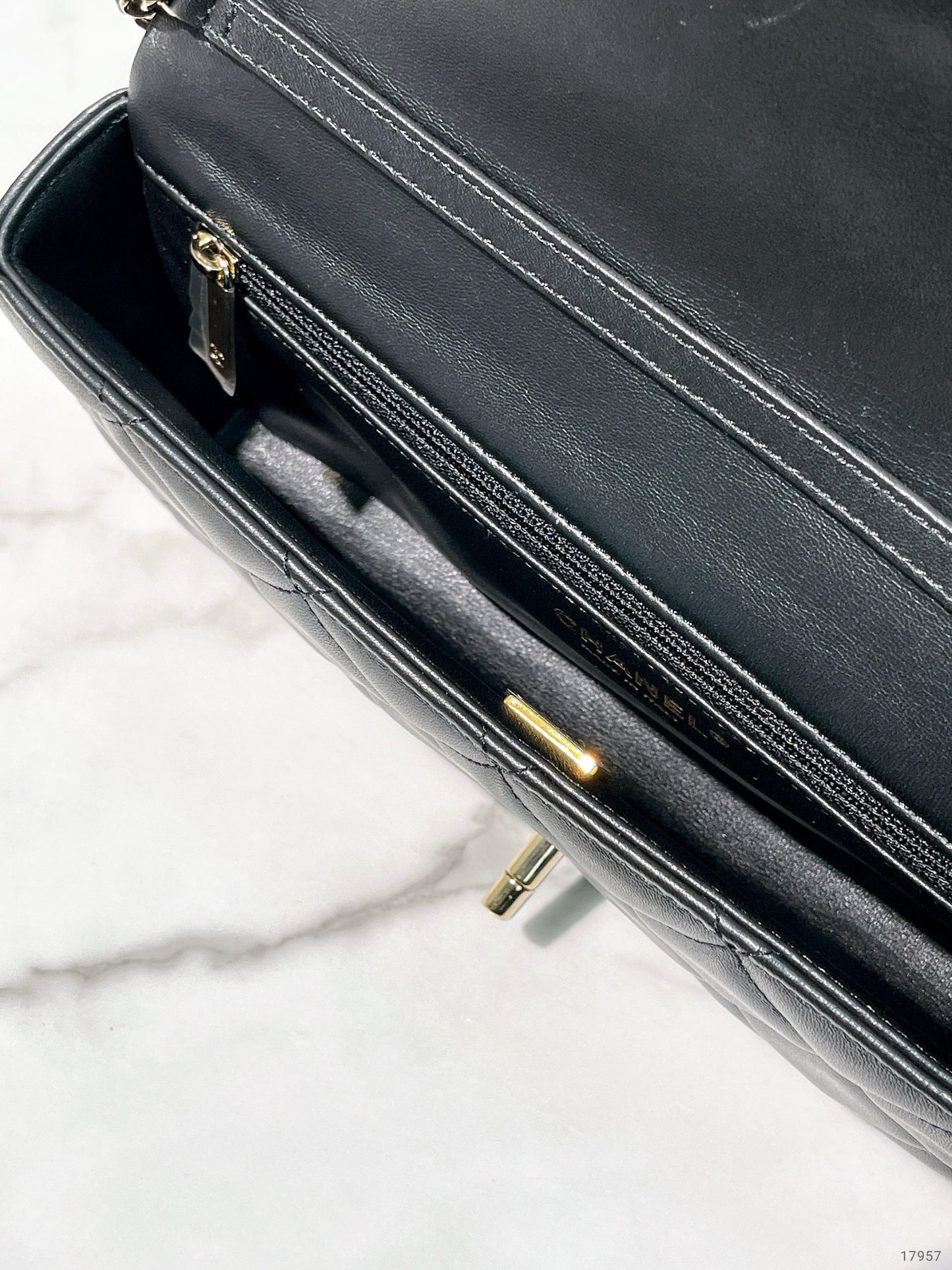 CHANEL 23P FLAP, Black/Gold