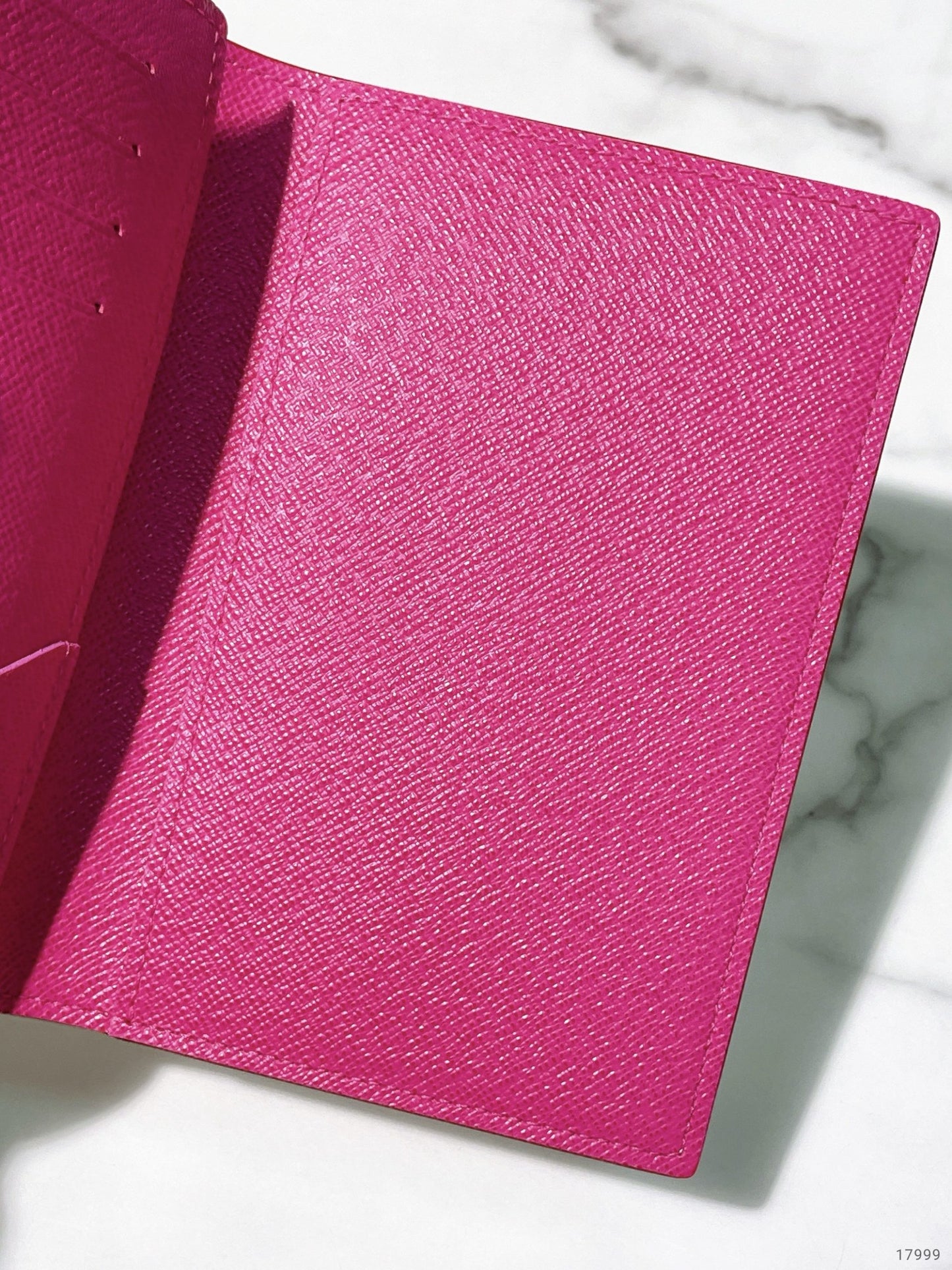 LV x TM PASSPORT COVER, Multicolor Blanc