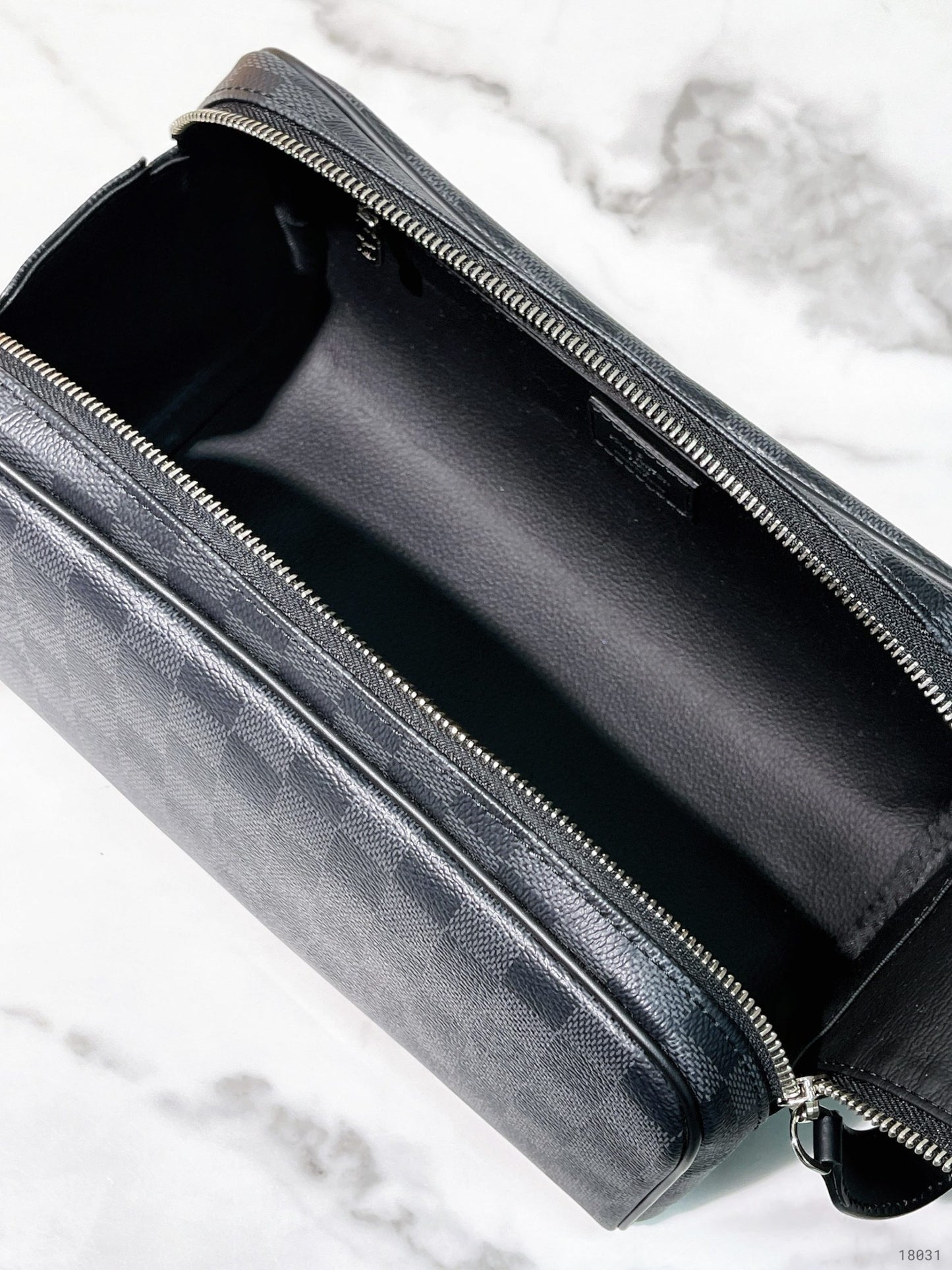 LV TOILET DOPP POUCH, Damier