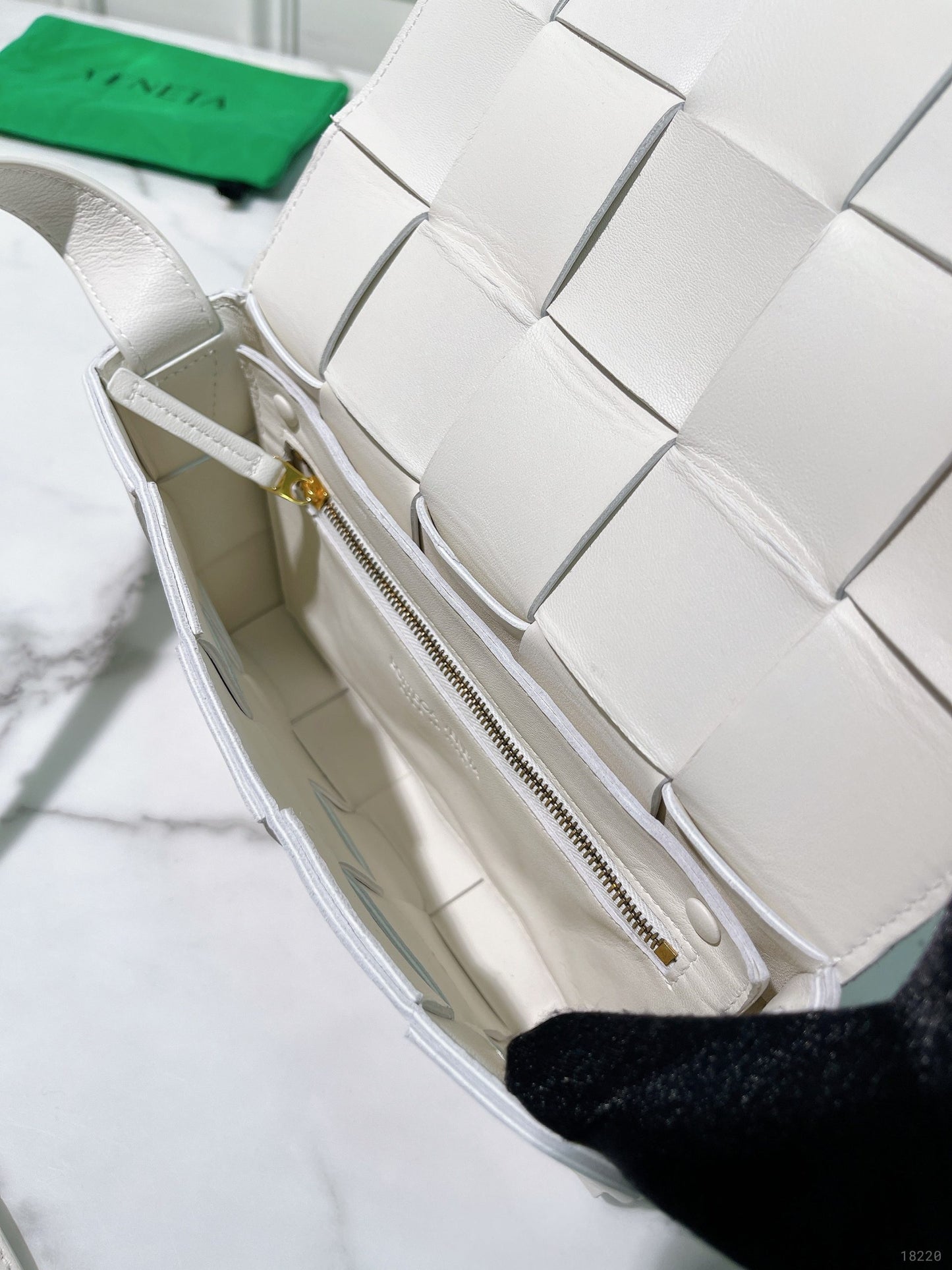 BOTTEGA VENETA CLASSIC CASSETTE, White