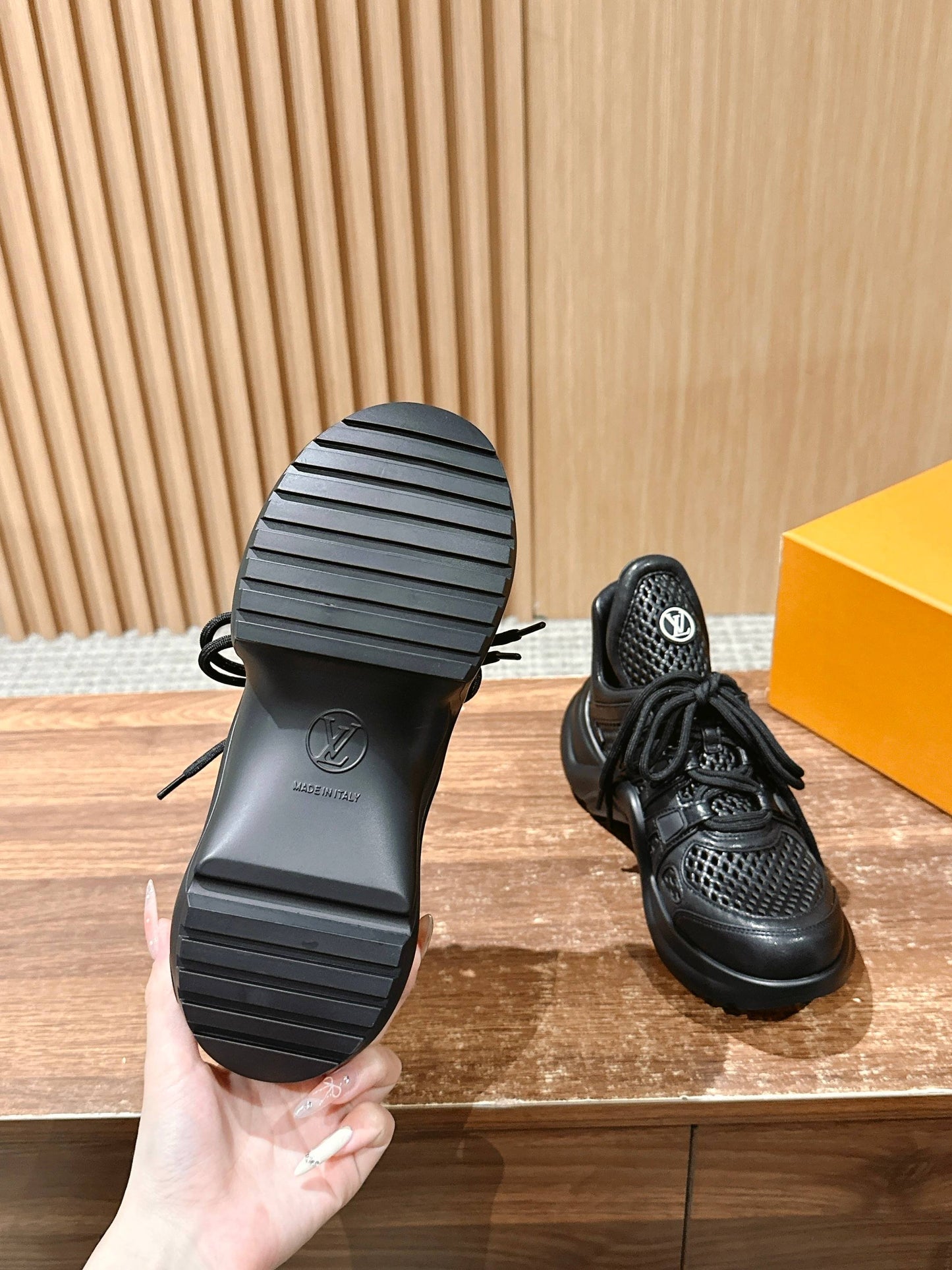 LV Archlight Series 08