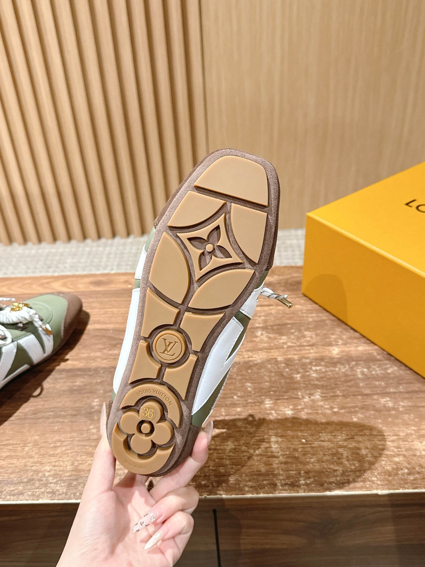 LV SNEAKRINA New Series 08