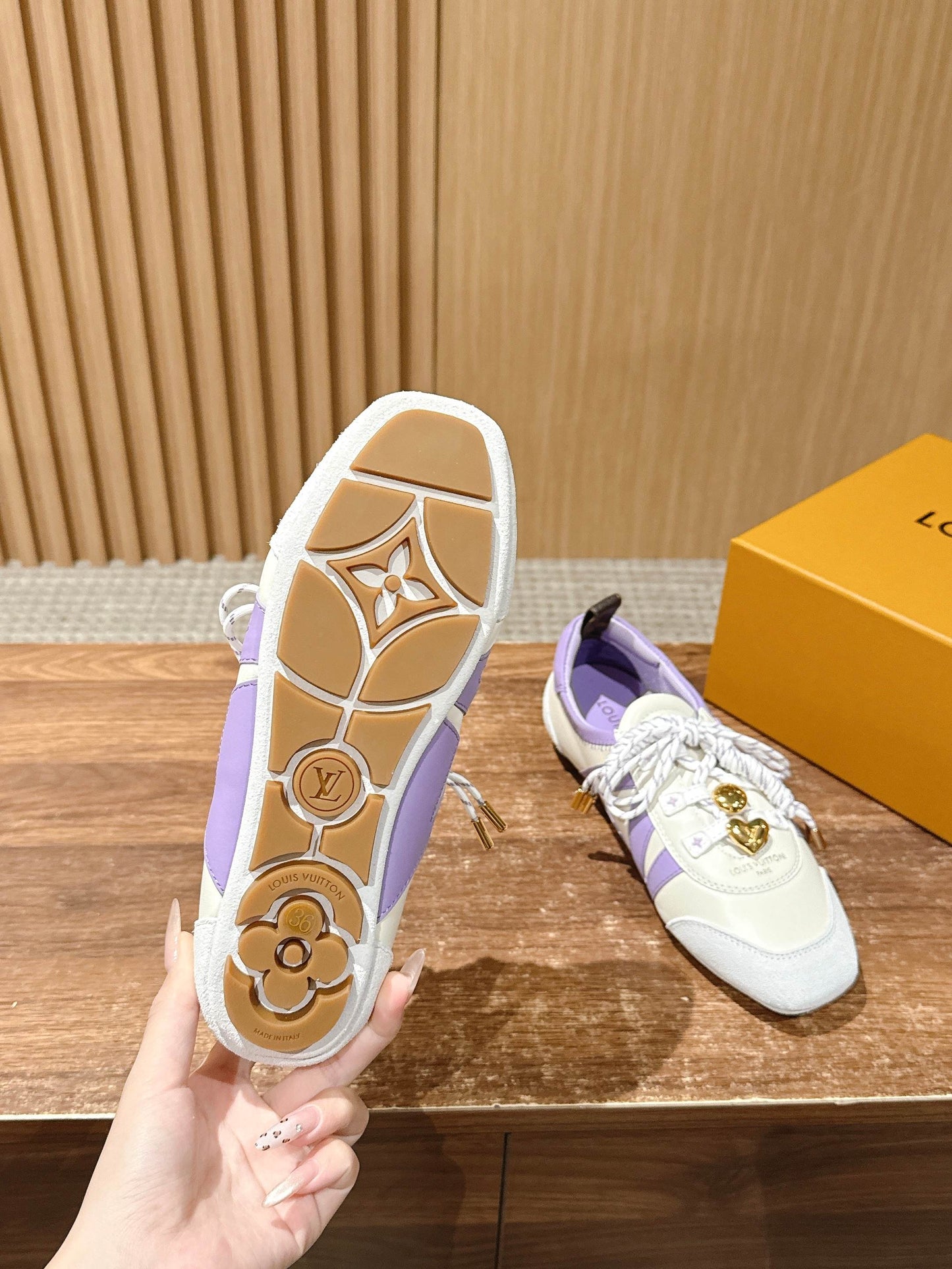 LV SNEAKRINA New Series 09