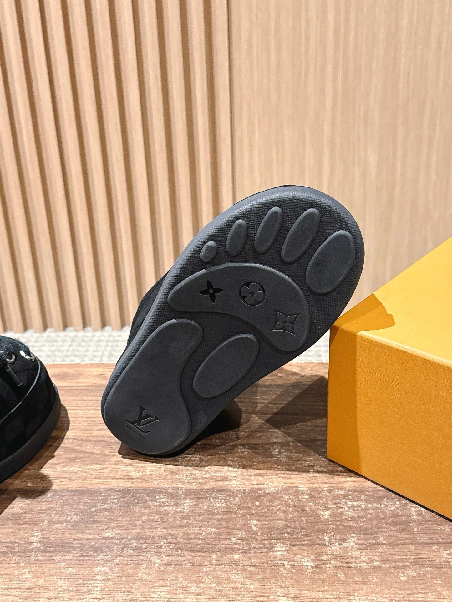 LV Nigo Yeti FW25, Black