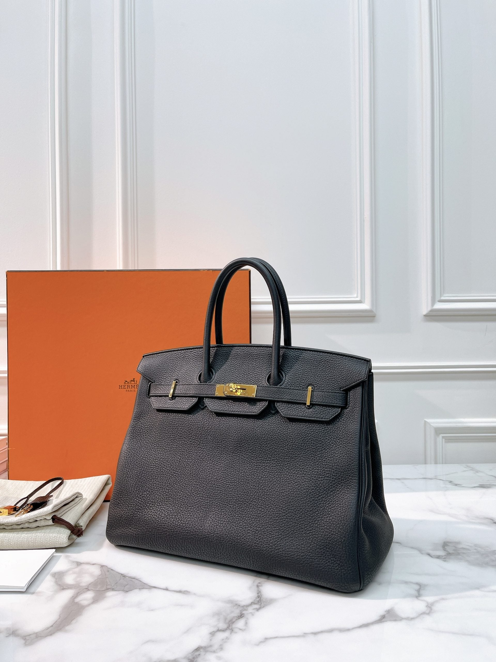 HERMES BIRKIN 35, NOIR/GOLD