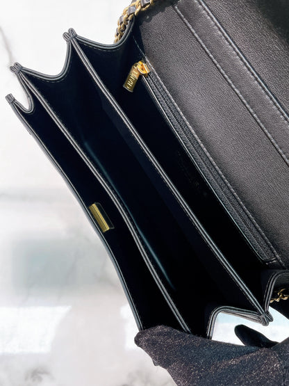 CHANEL 23A MESSENGER BAG