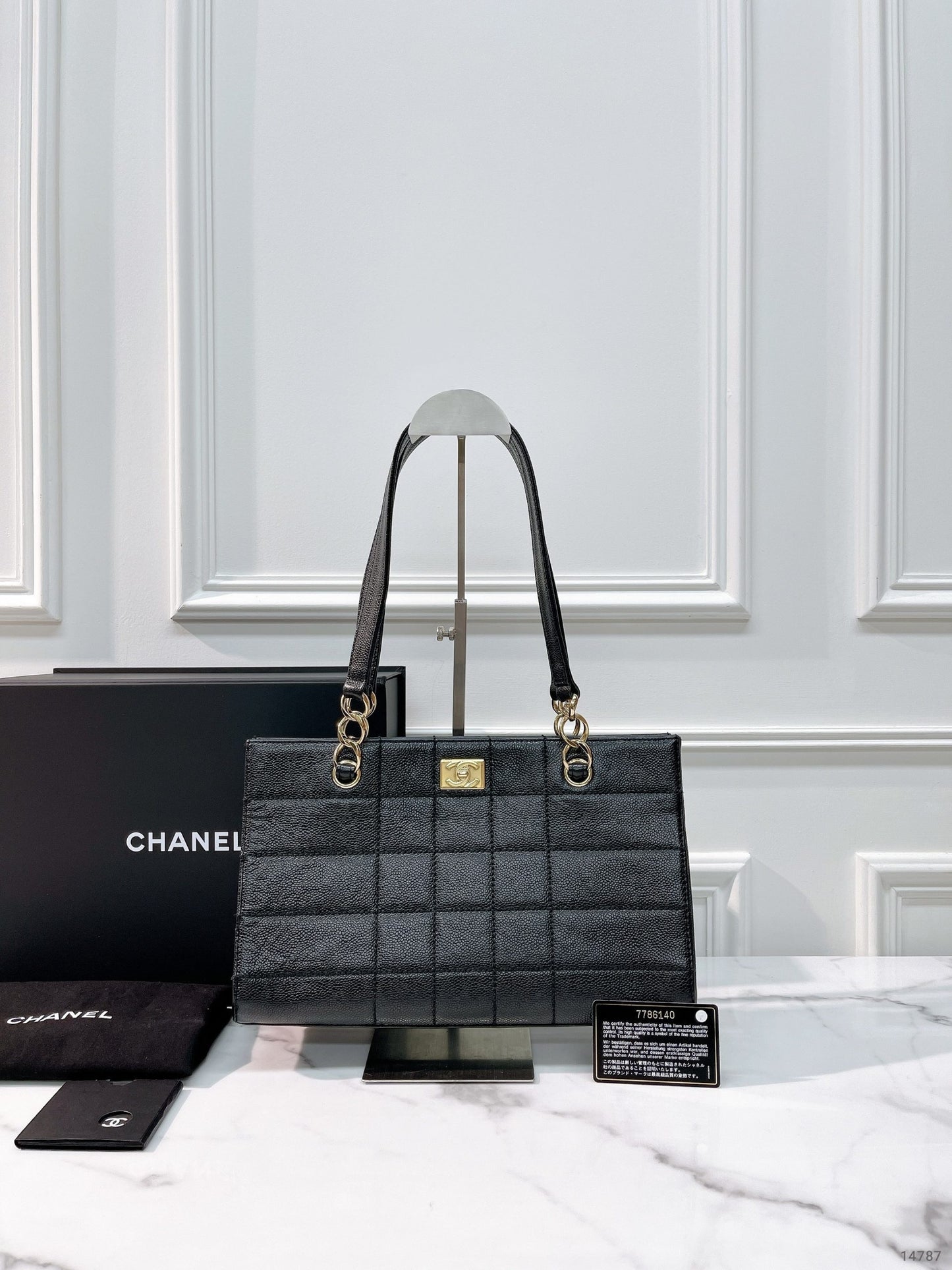 CHANEL VINTAGE TOTE, BLACK/GOLD