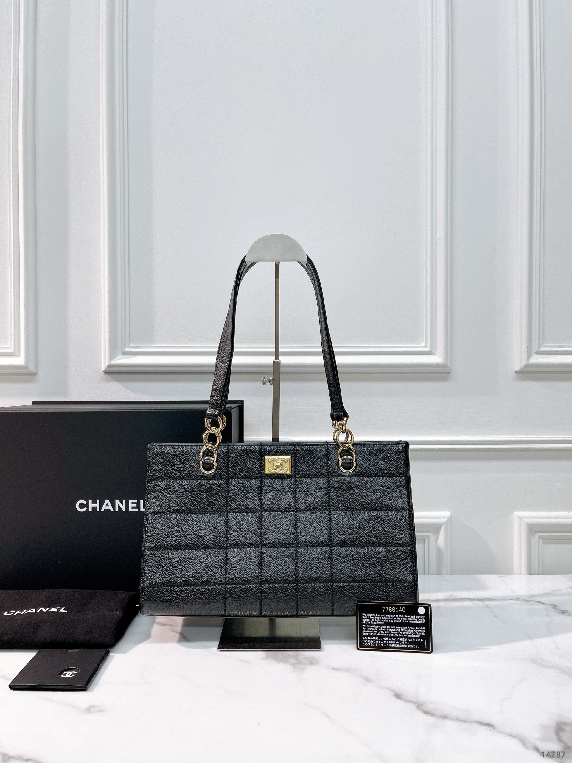CHANEL VINTAGE TOTE, BLACK/GOLD