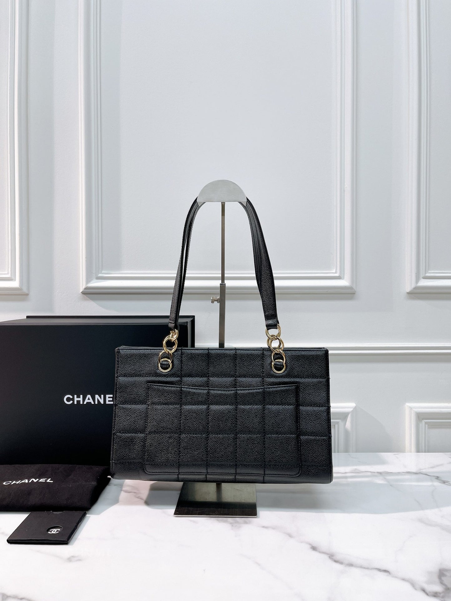 CHANEL VINTAGE TOTE, BLACK/GOLD