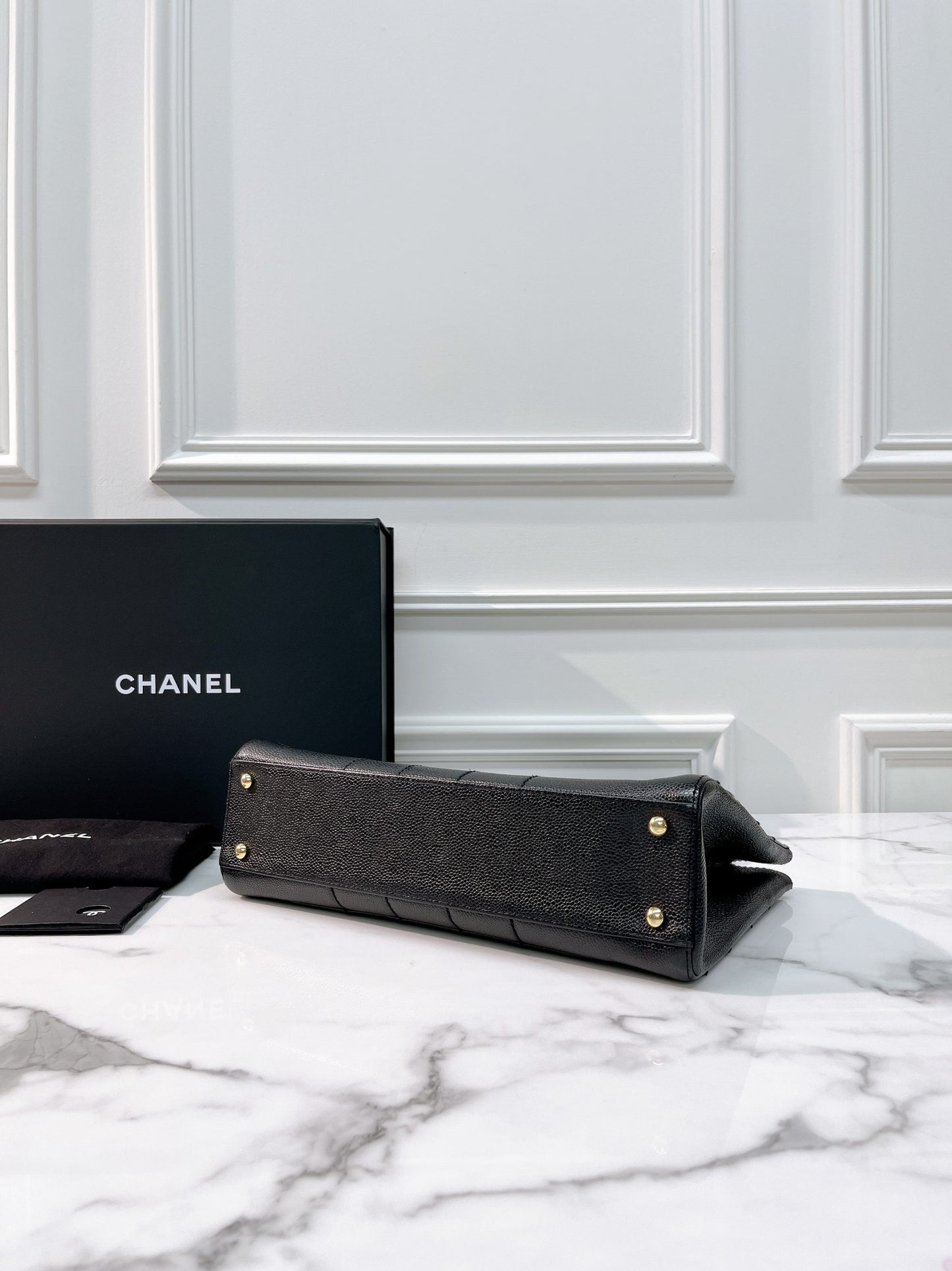 CHANEL VINTAGE TOTE, BLACK/GOLD