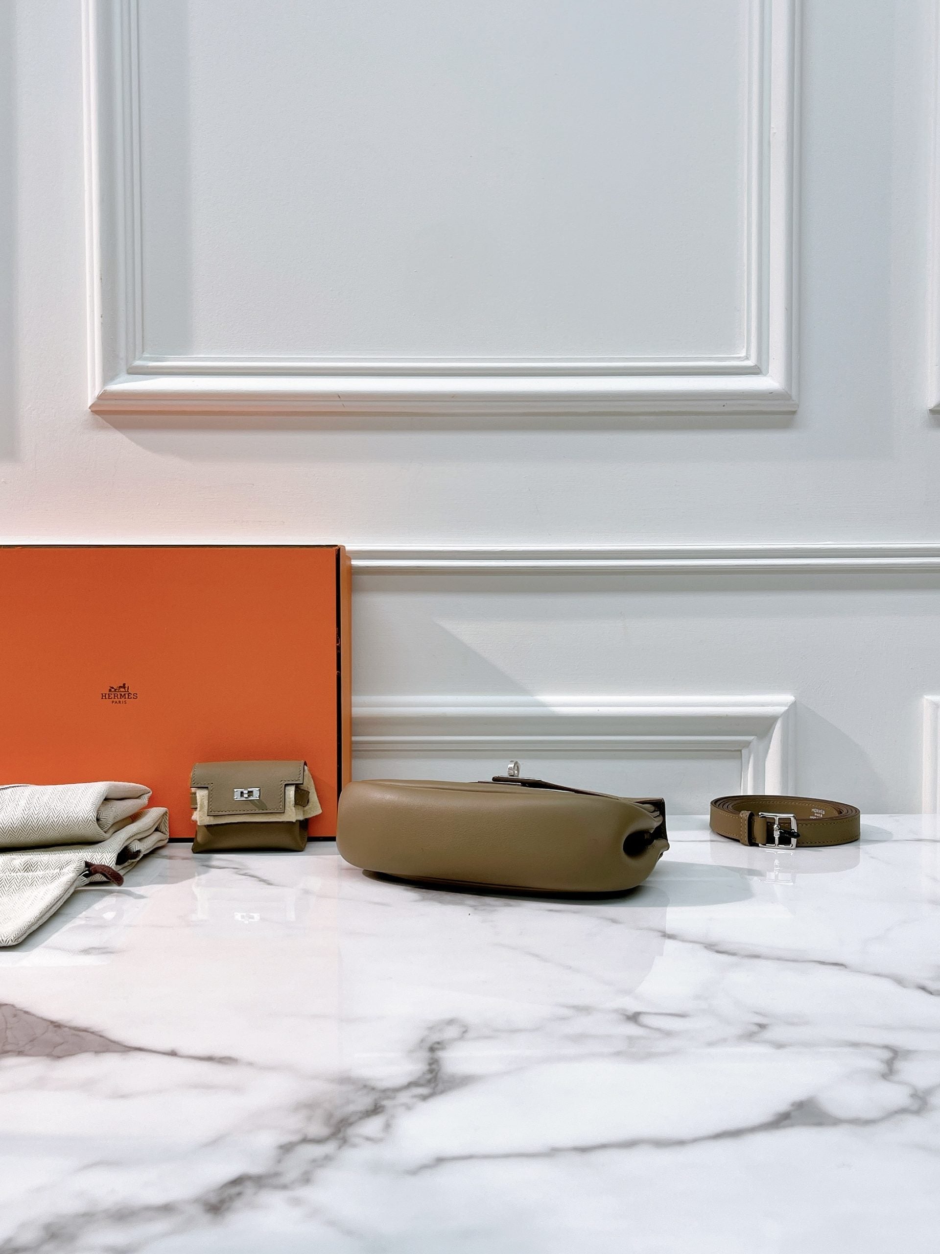 HERMES KELLY MOOVE, ETOUPE/SILVER