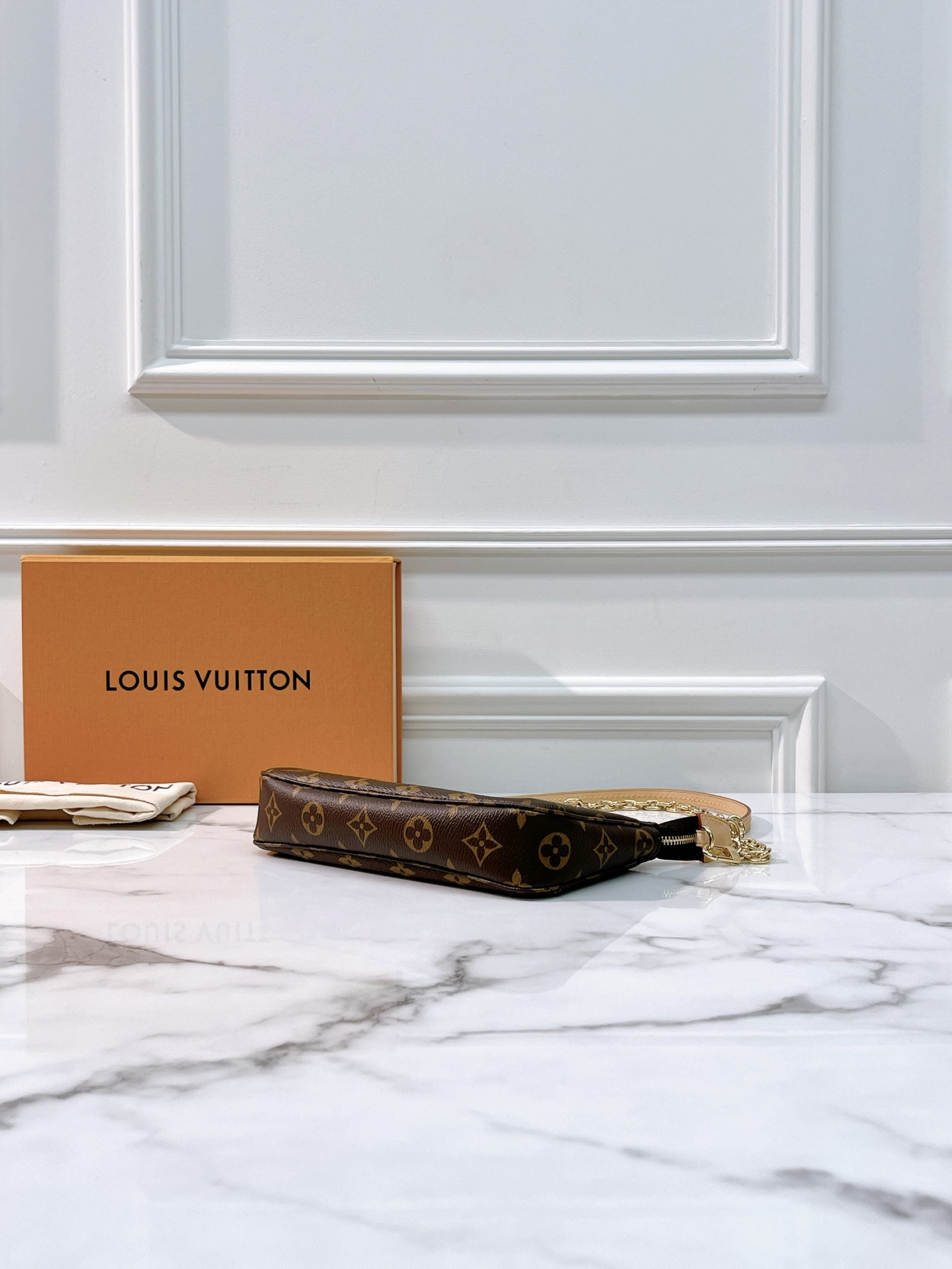 LV POCHETTE ACCESSOIRES