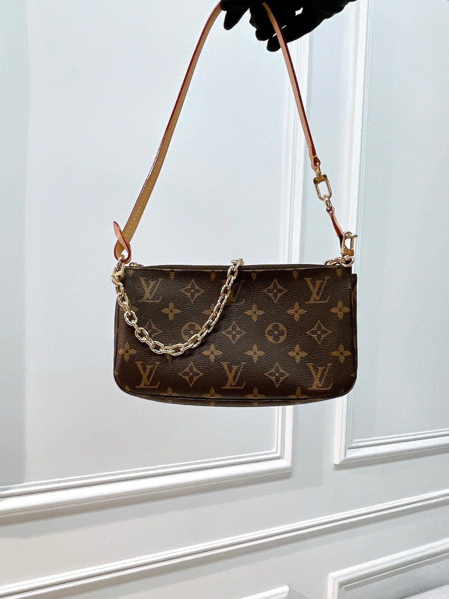 LV POCHETTE ACCESSOIRES