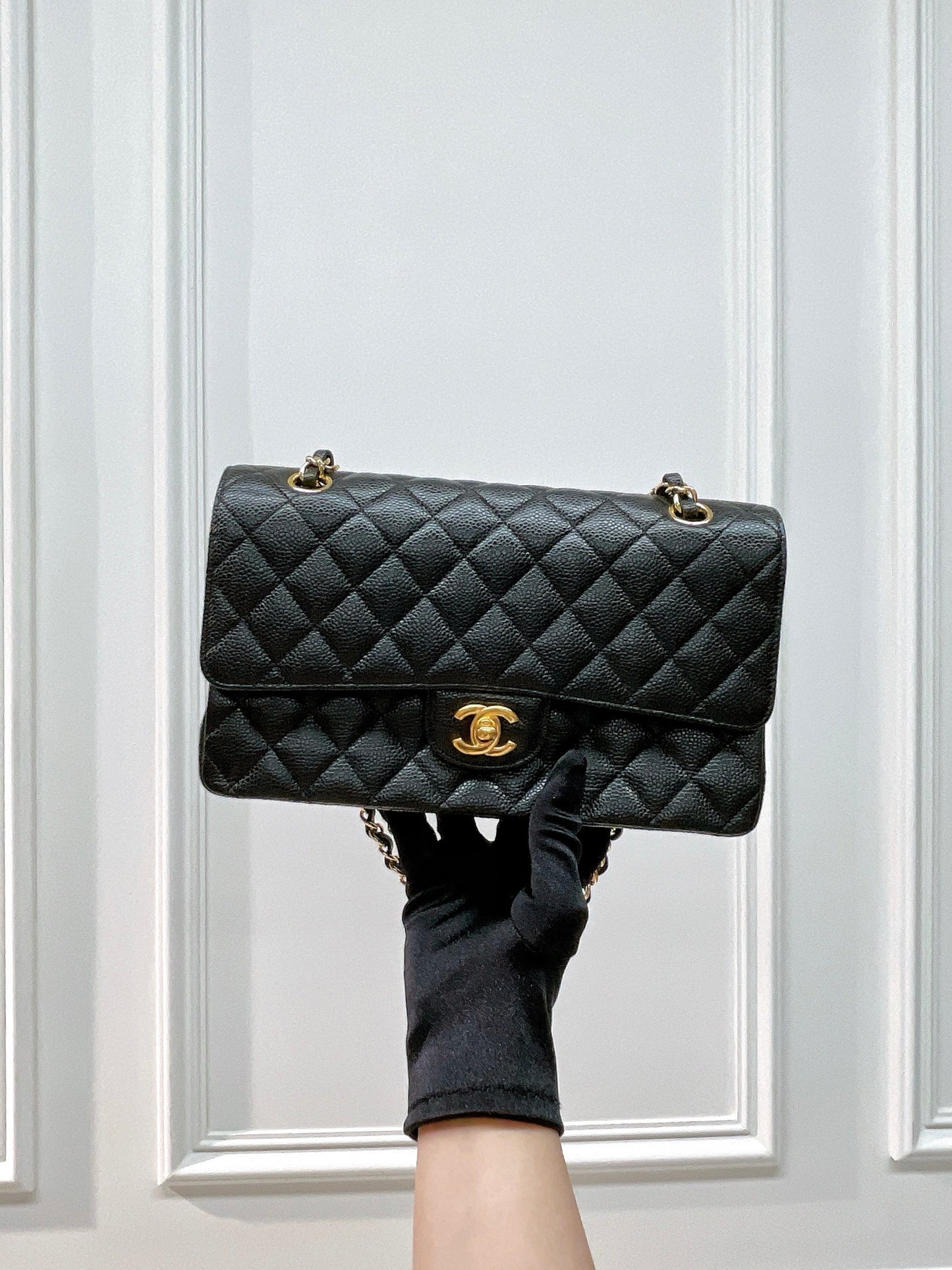 CHANEL CLASSIC FLAP