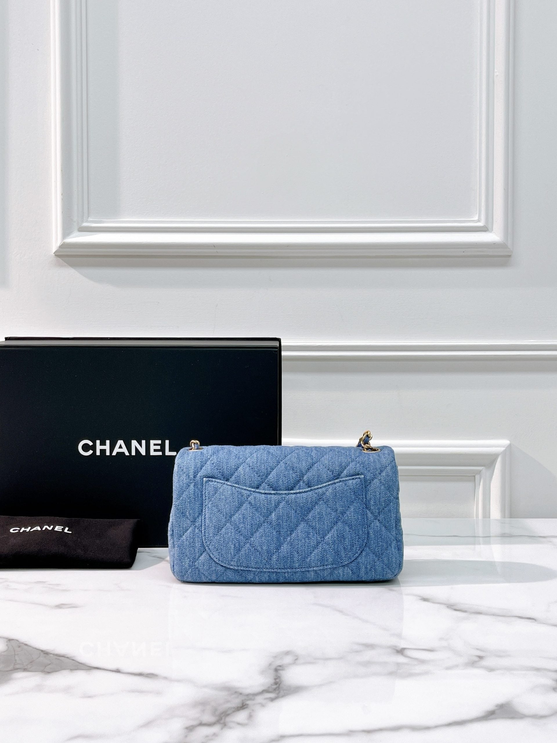 CHANEL 22C MINI CLASSIC FLAP