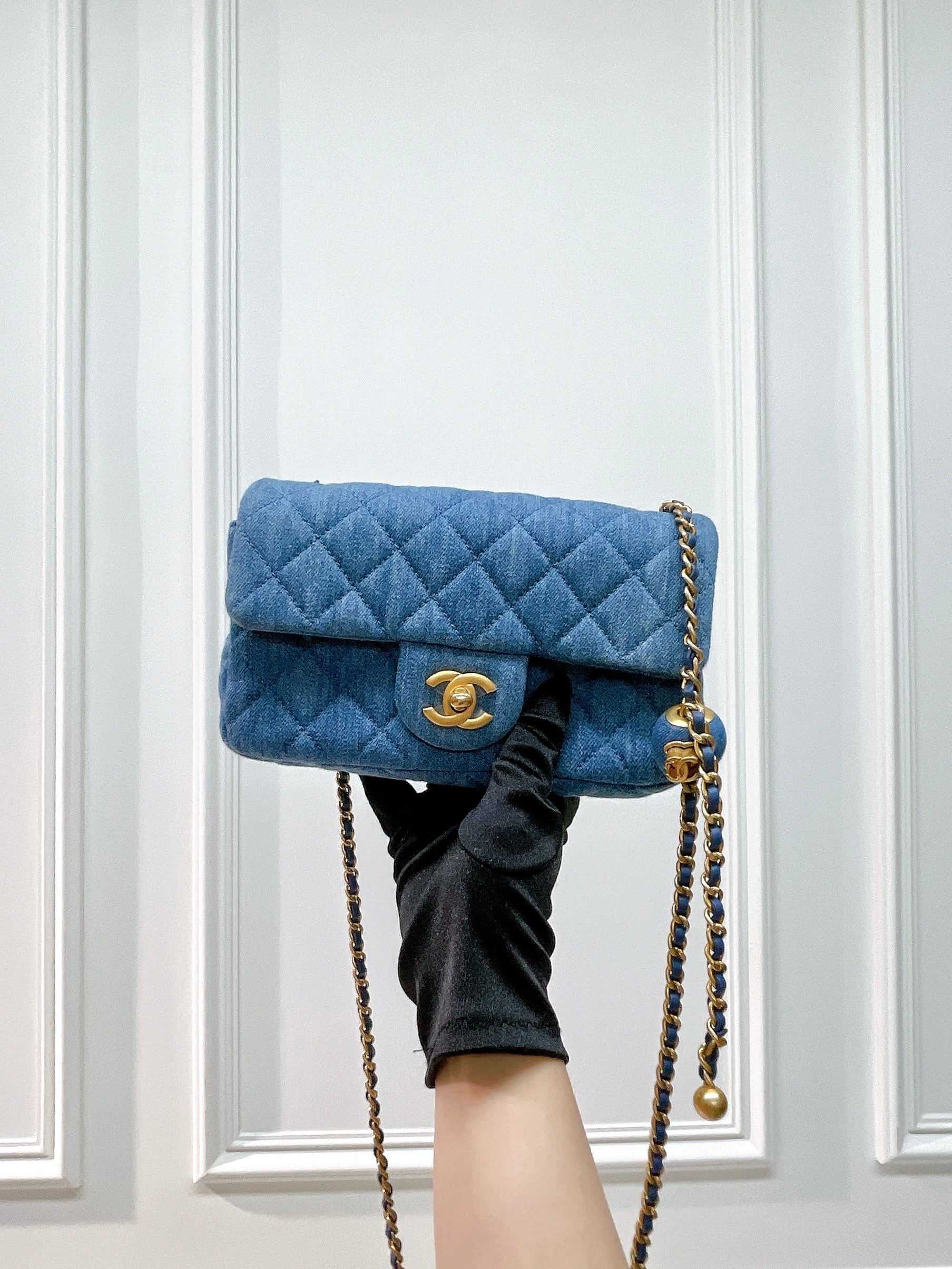 CHANEL 22C MINI CLASSIC FLAP