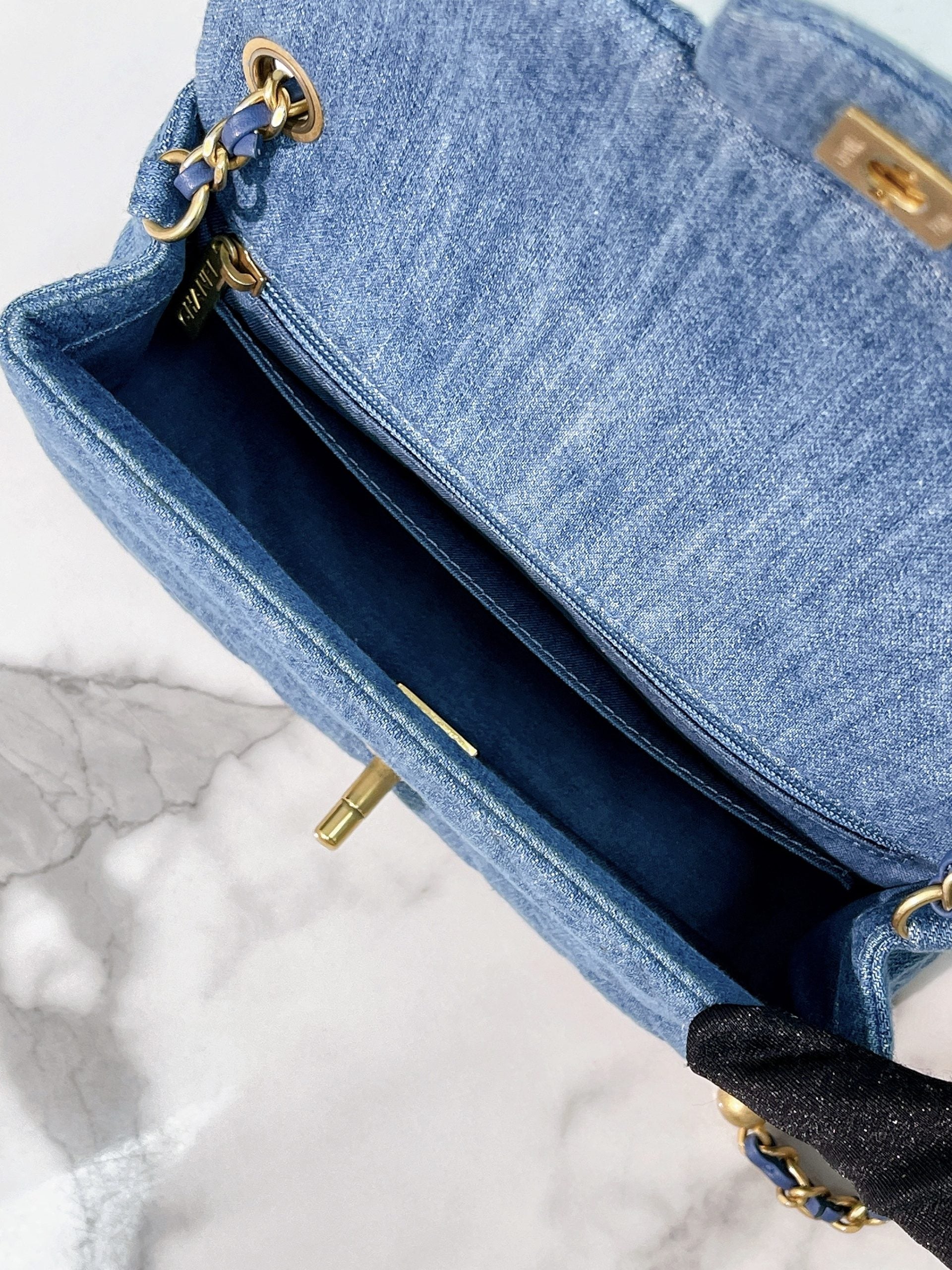 CHANEL 22C MINI CLASSIC FLAP