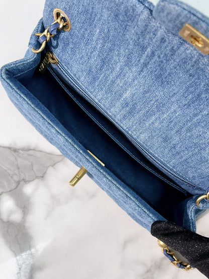 CHANEL 22C MINI CLASSIC FLAP