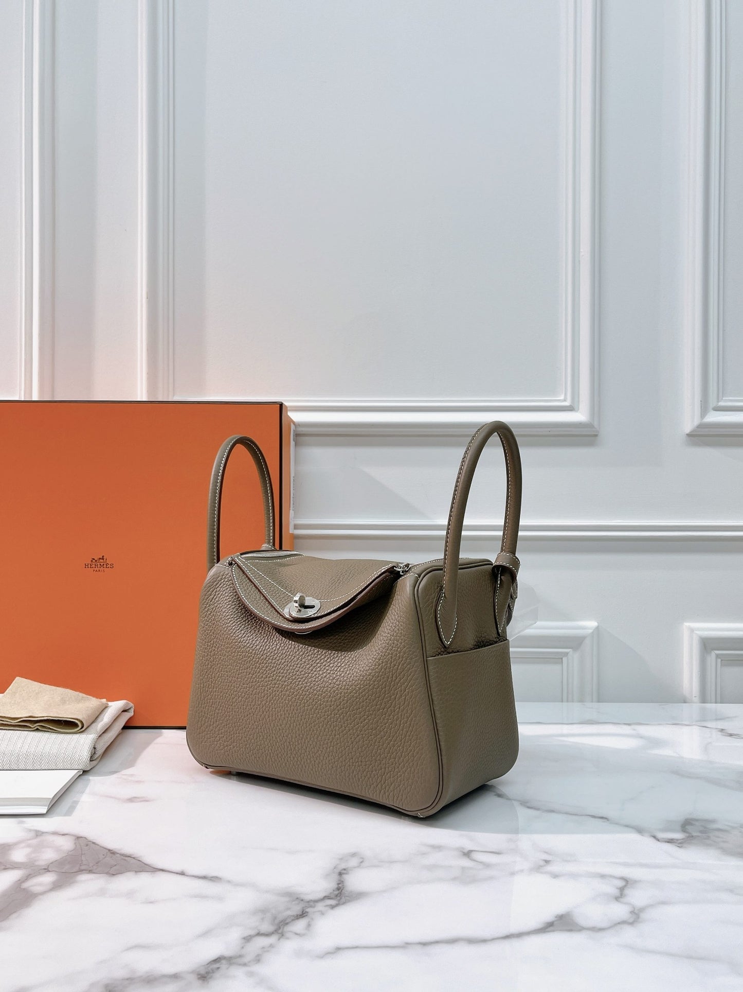 HERMES LINDY 26 ETOUPE/SILVER