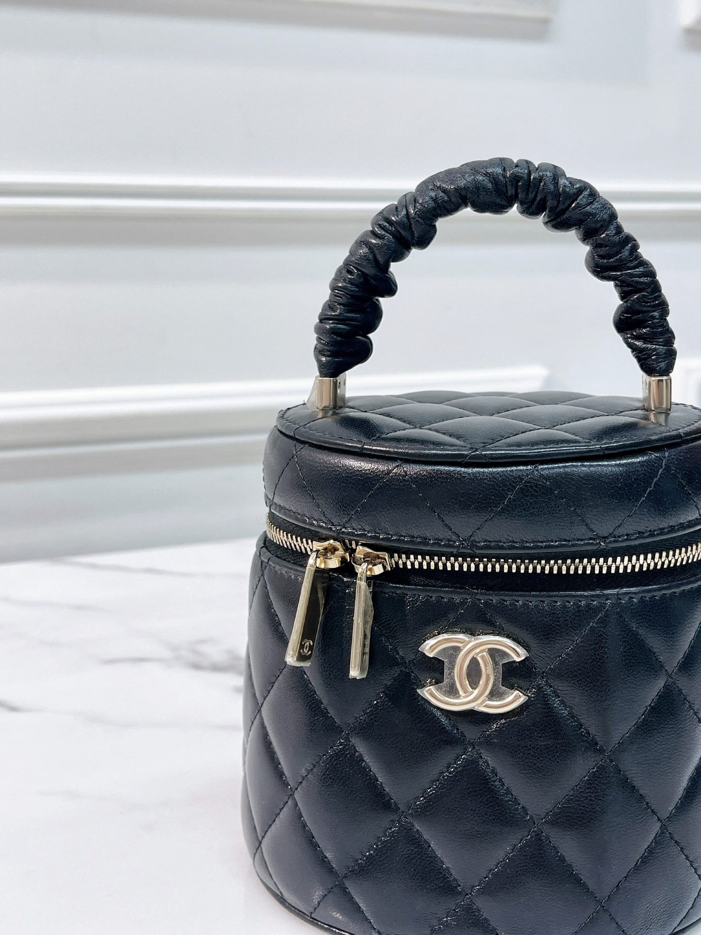 CHANEL 22S TOP HANDLE CLUTCH