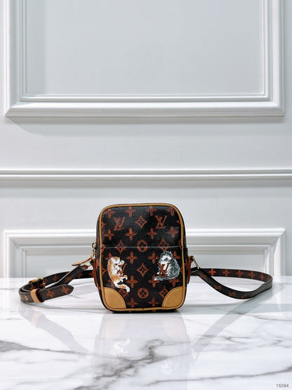 LV CAMERA BAG