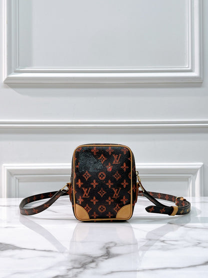 LV CAMERA BAG