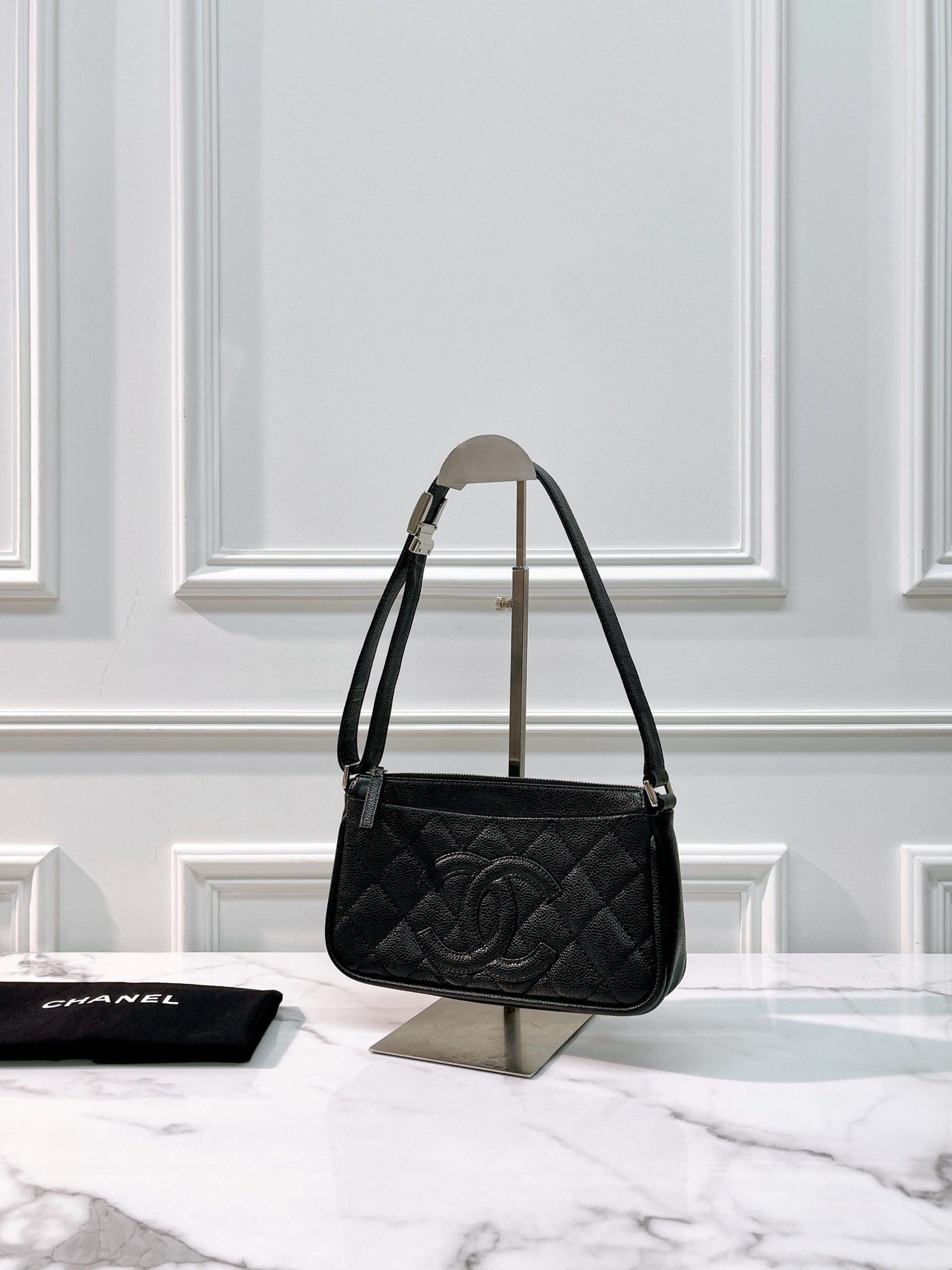 CHANEL VINTAGE SHOULDER BAG