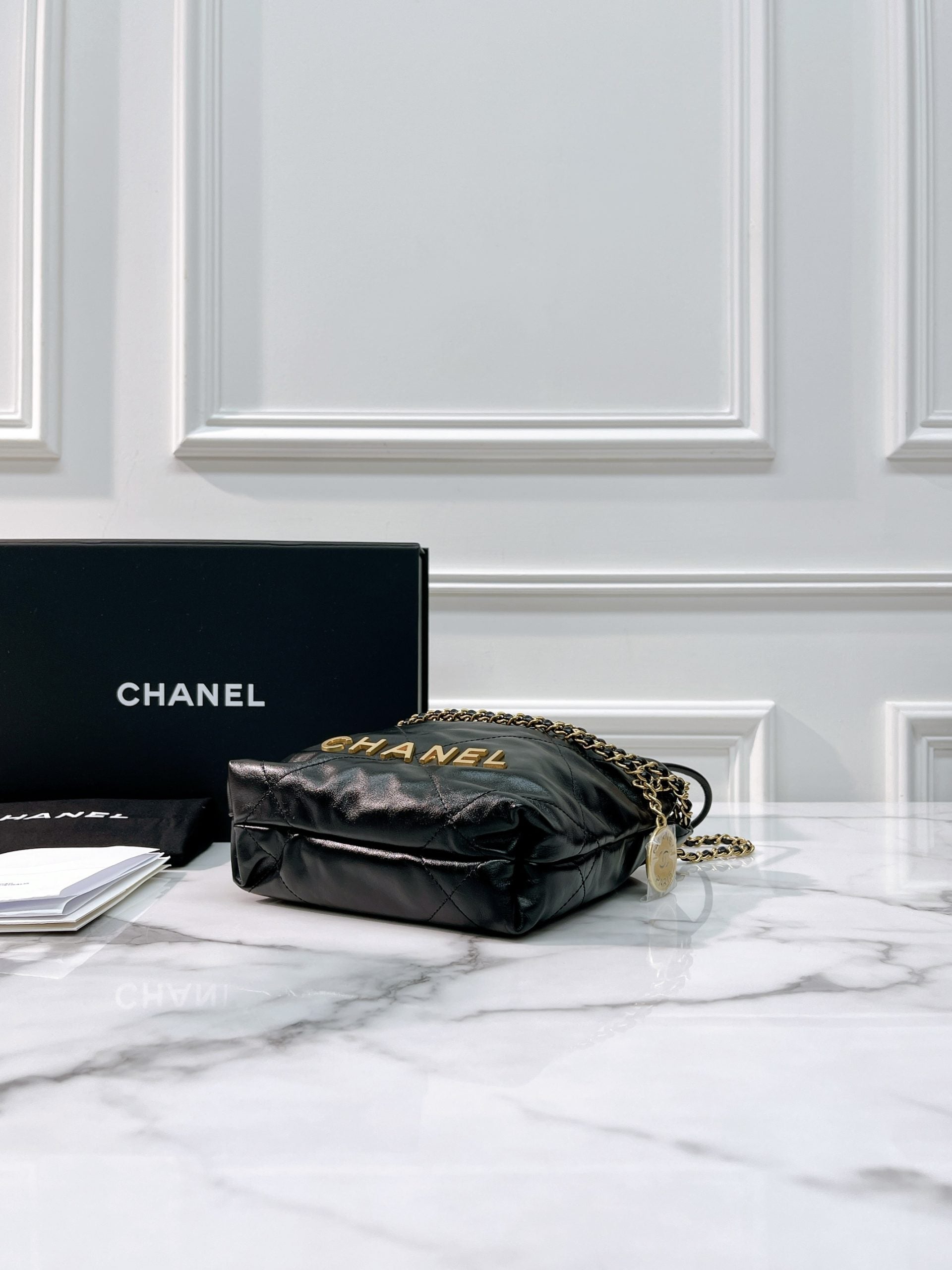CHANEL MINI 22 BAG