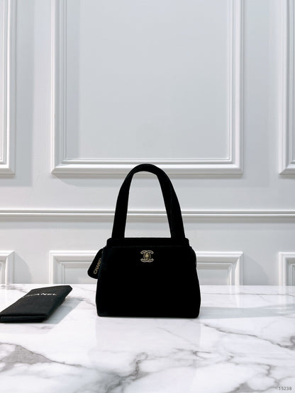 CHANEL VINTAGE SHOULDER BAG