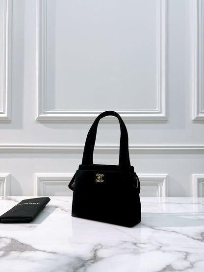 CHANEL VINTAGE SHOULDER BAG