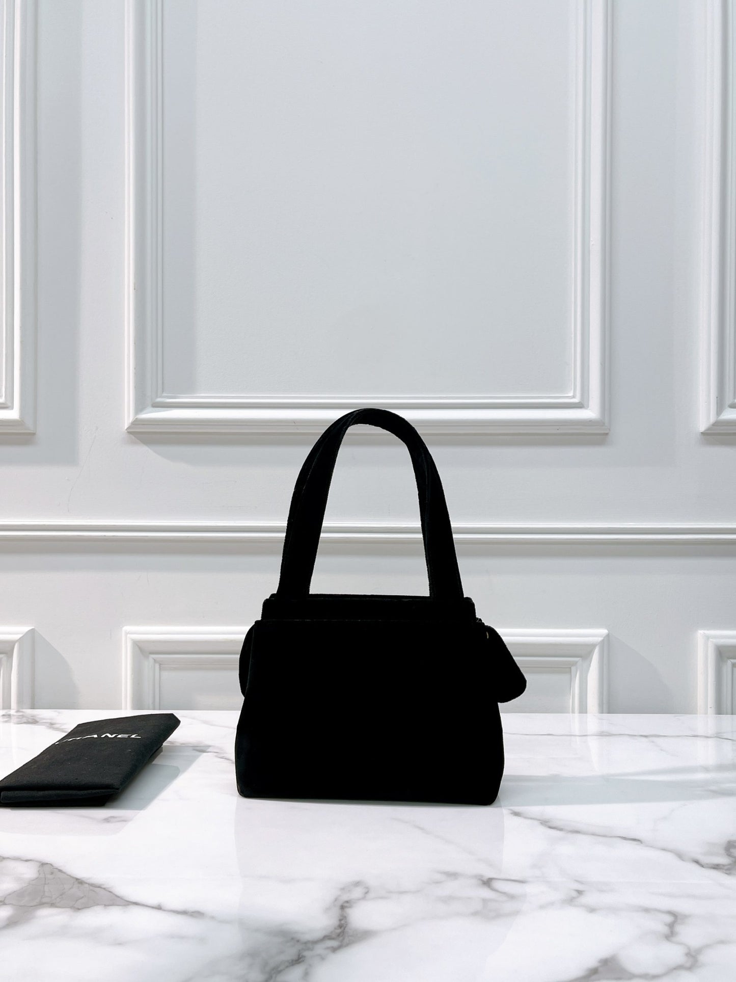 CHANEL VINTAGE SHOULDER BAG