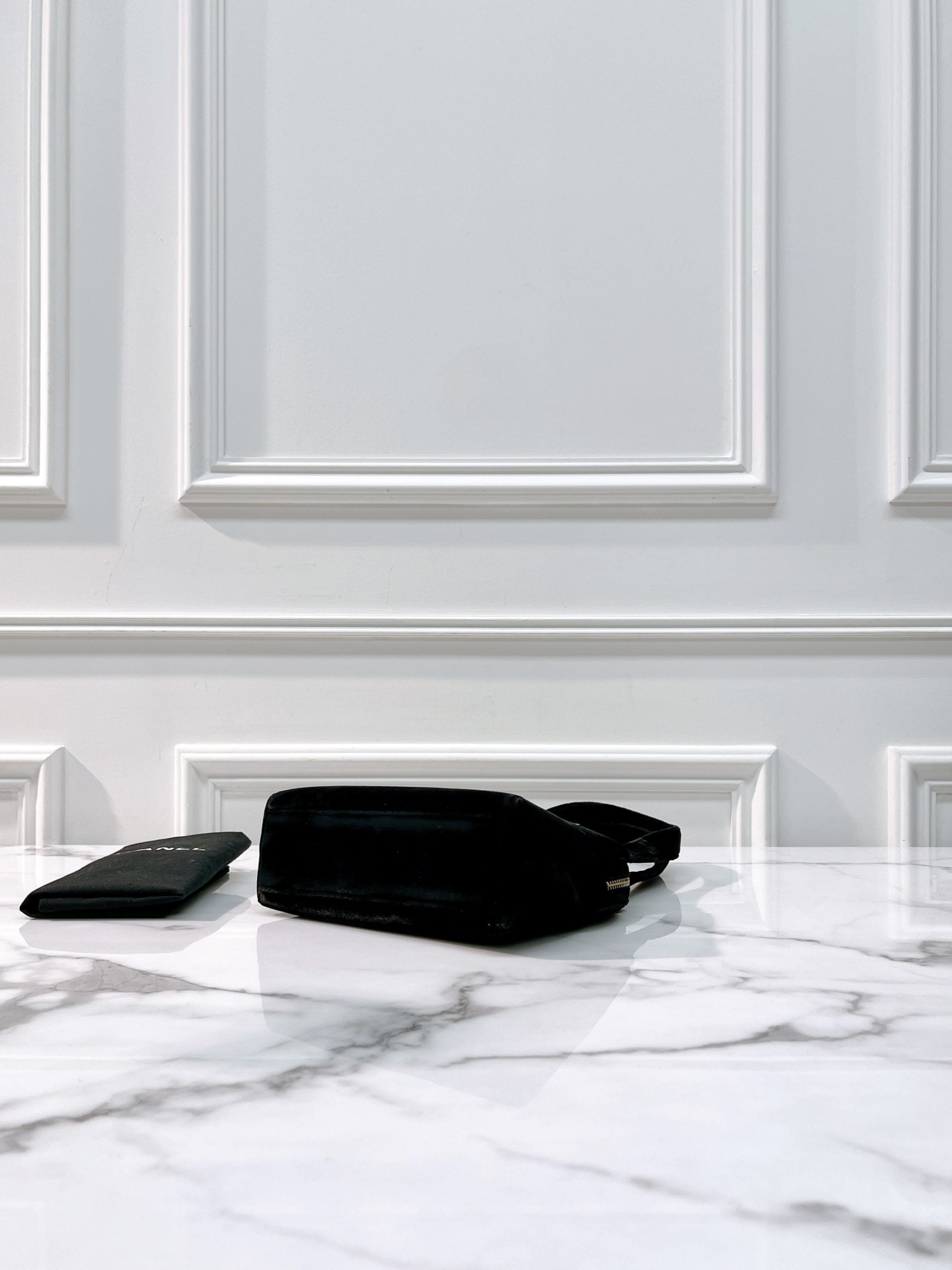 CHANEL VINTAGE SHOULDER BAG