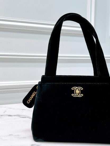 CHANEL VINTAGE SHOULDER BAG