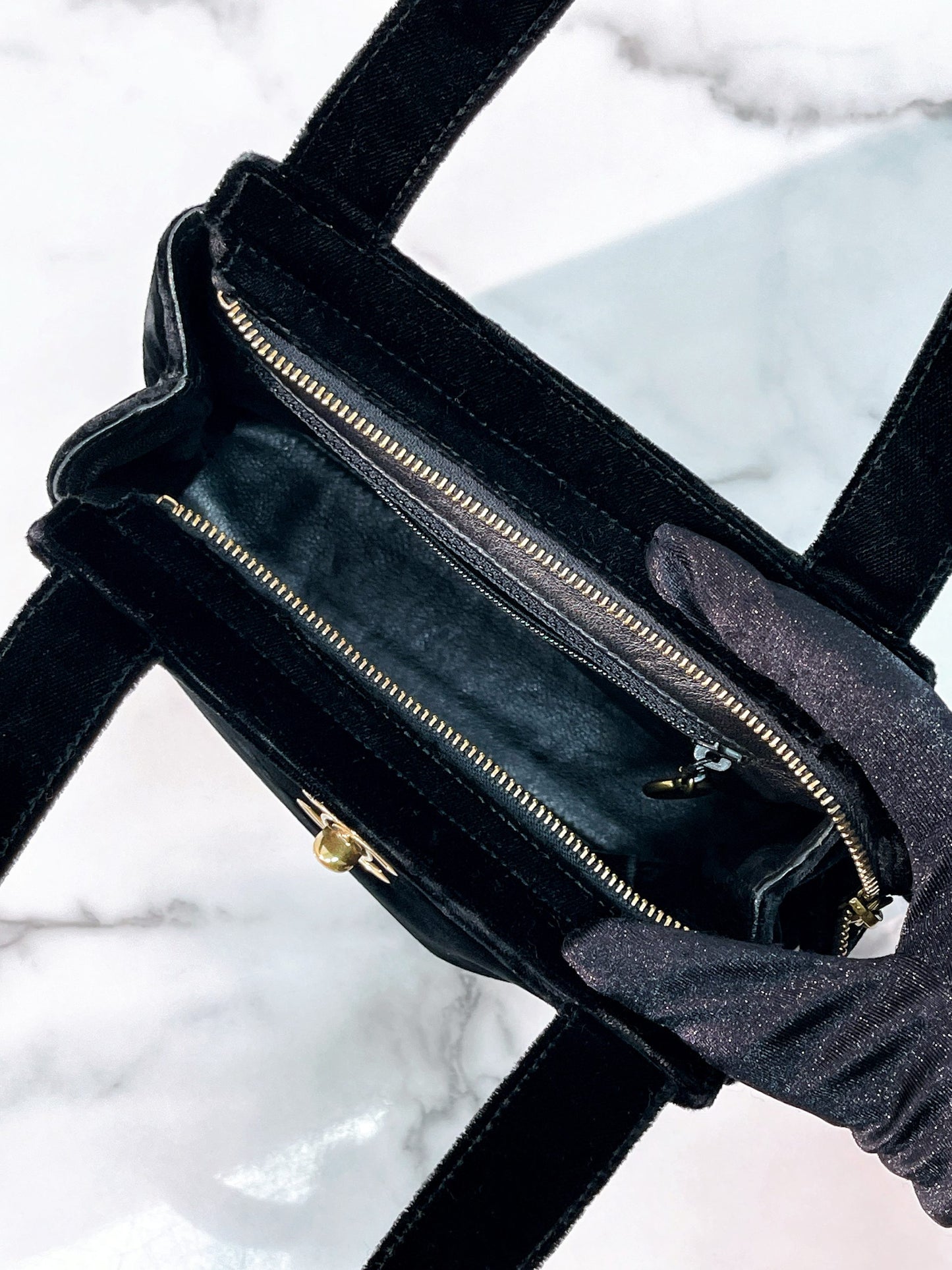 CHANEL VINTAGE SHOULDER BAG