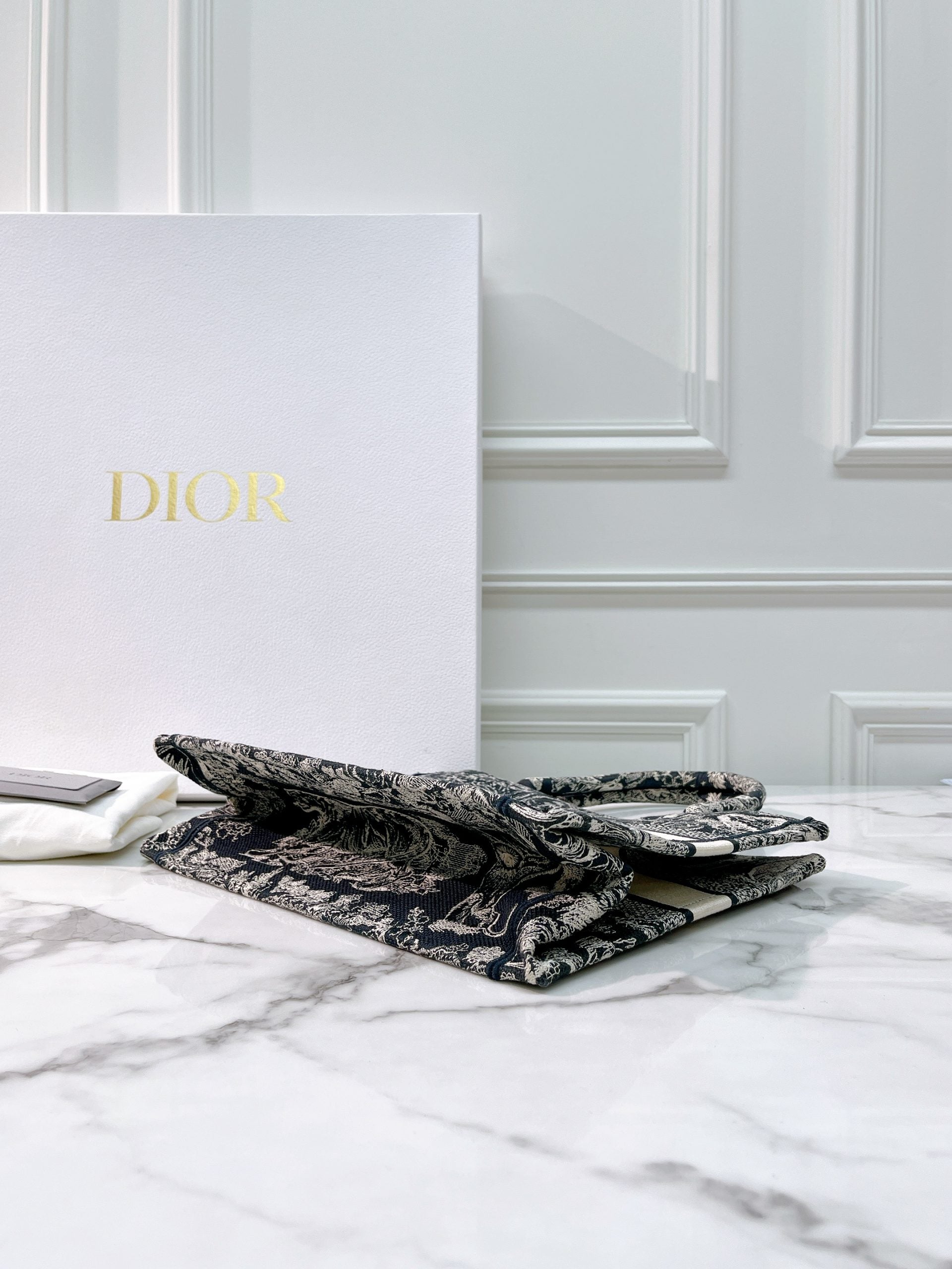 DIOR BOOK TOTE MEDIUM