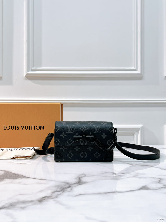 LV STEAMER WEARABLE WALLET