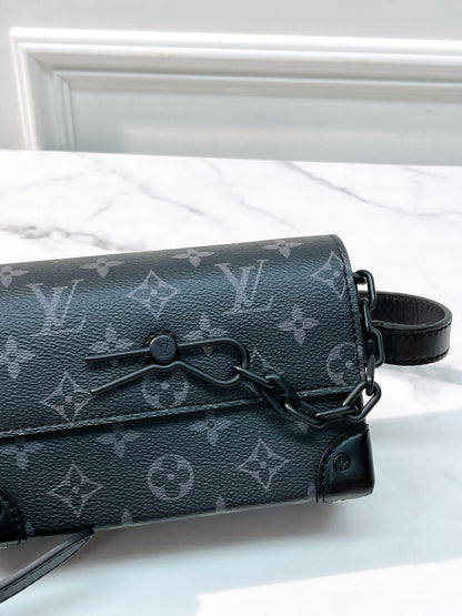 LV STEAMER WEARABLE WALLET