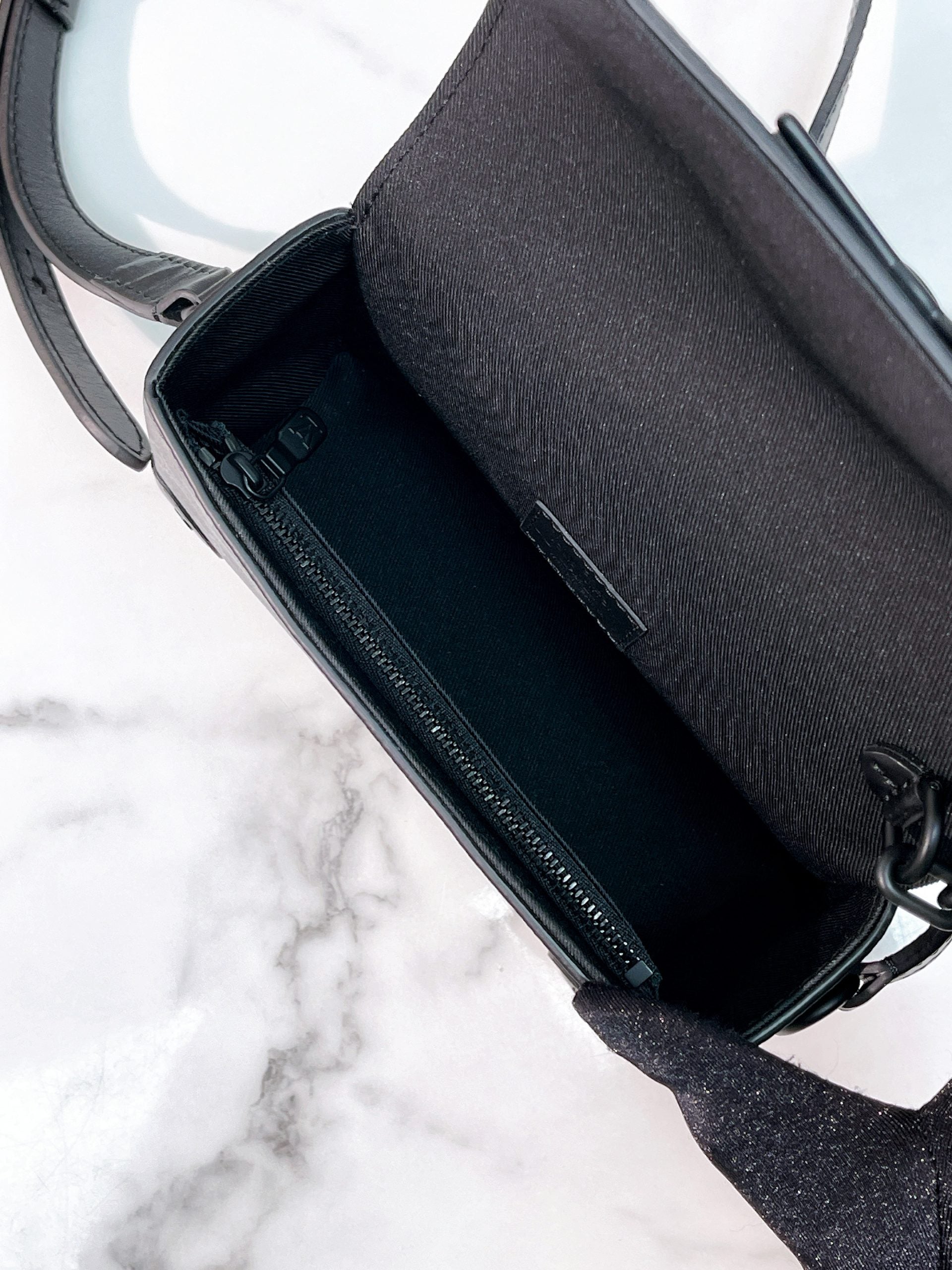 LV STEAMER WEARABLE WALLET