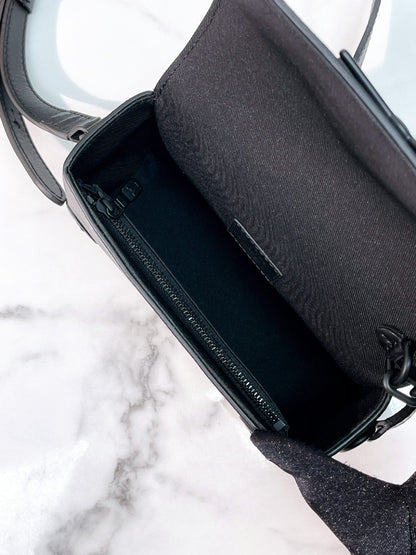 LV STEAMER WEARABLE WALLET